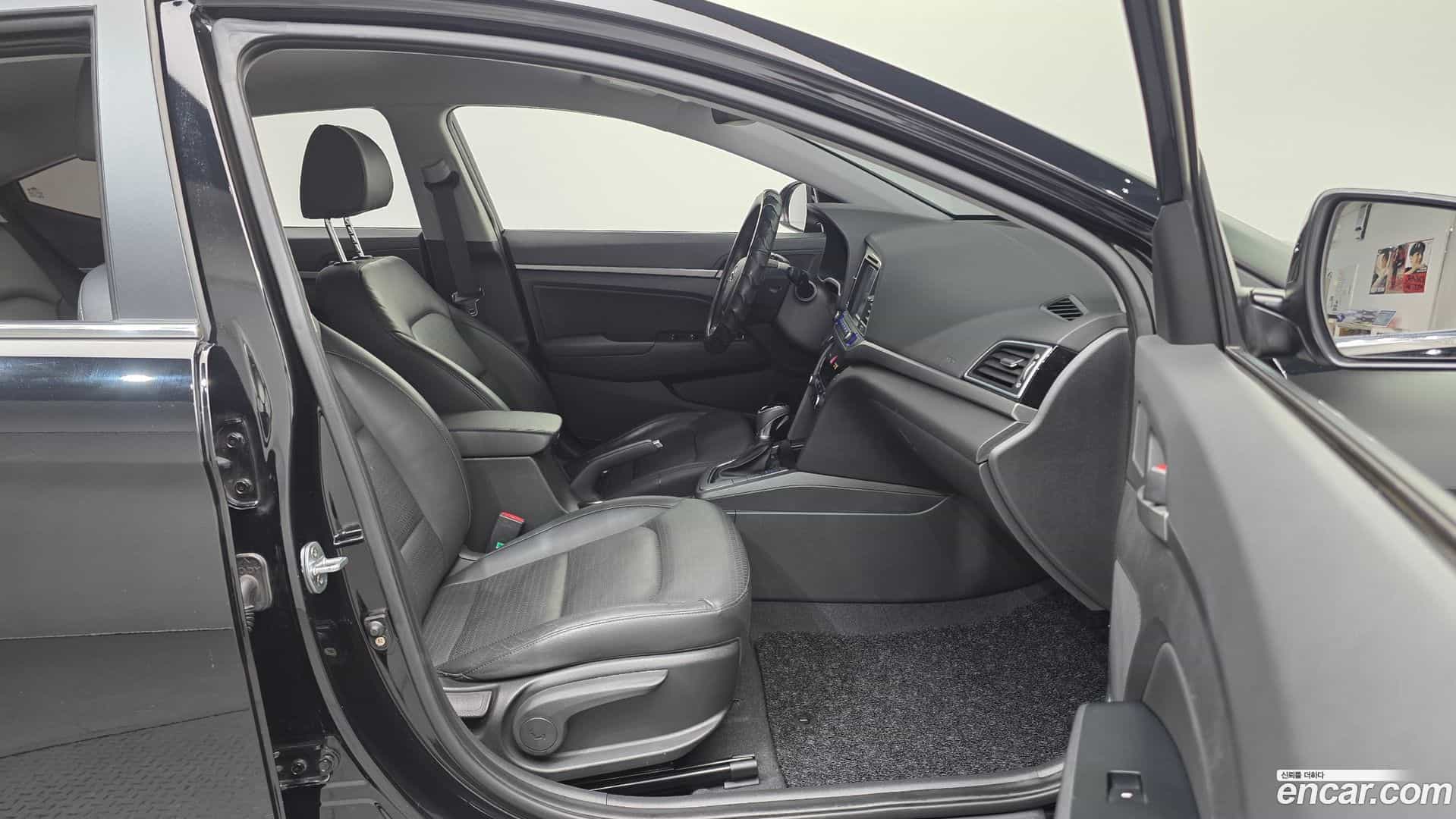AVANTE Hyundai 2016.0-INNER-036