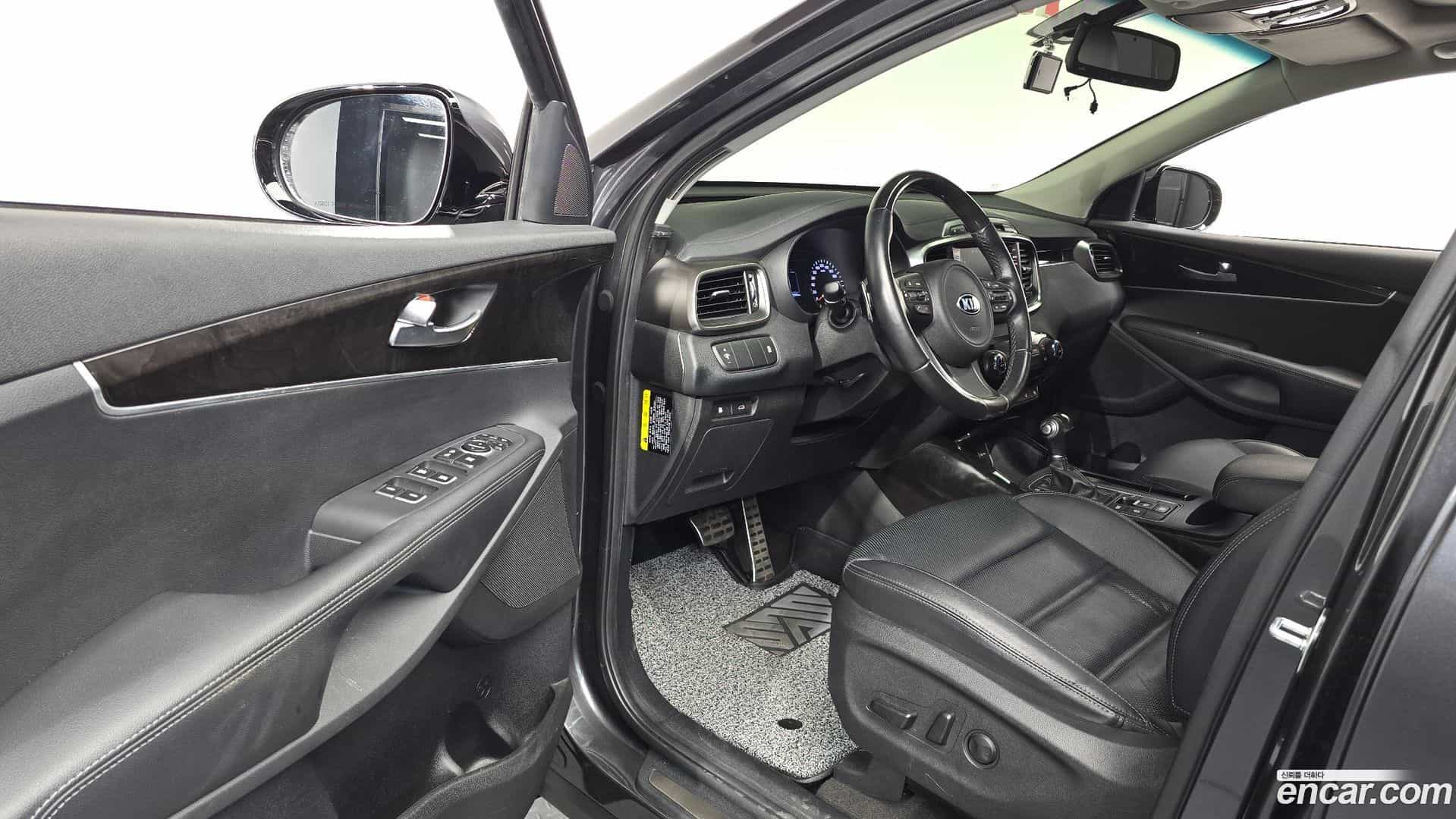 Sorento Kia 2017.6-INNER-010