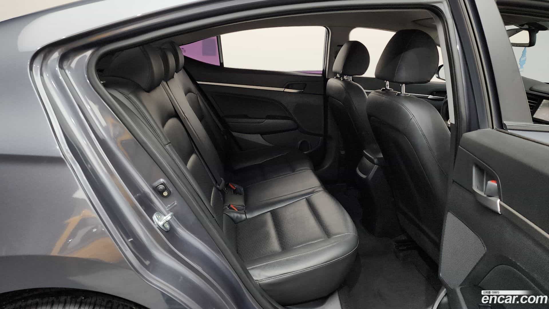 AVANTE Hyundai 2018.9-OPTION-015