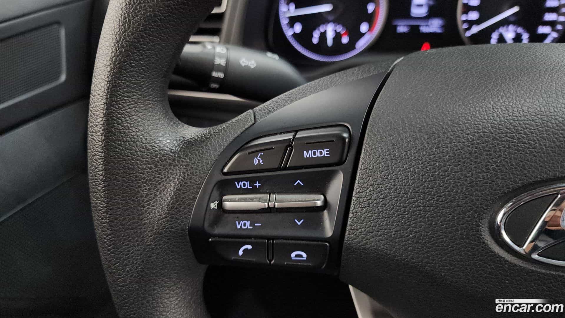 AVANTE Hyundai 2018.9-OPTION-021