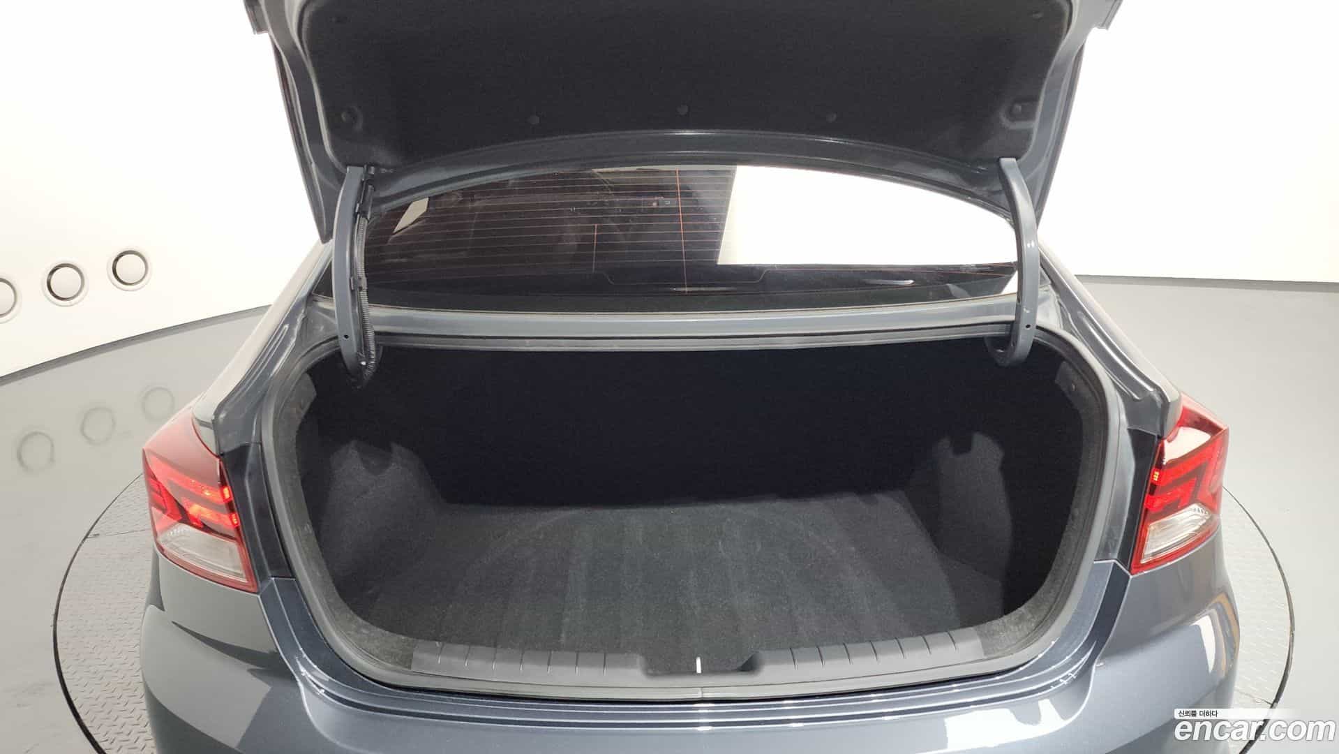 AVANTE Hyundai 2018.9-OPTION-023