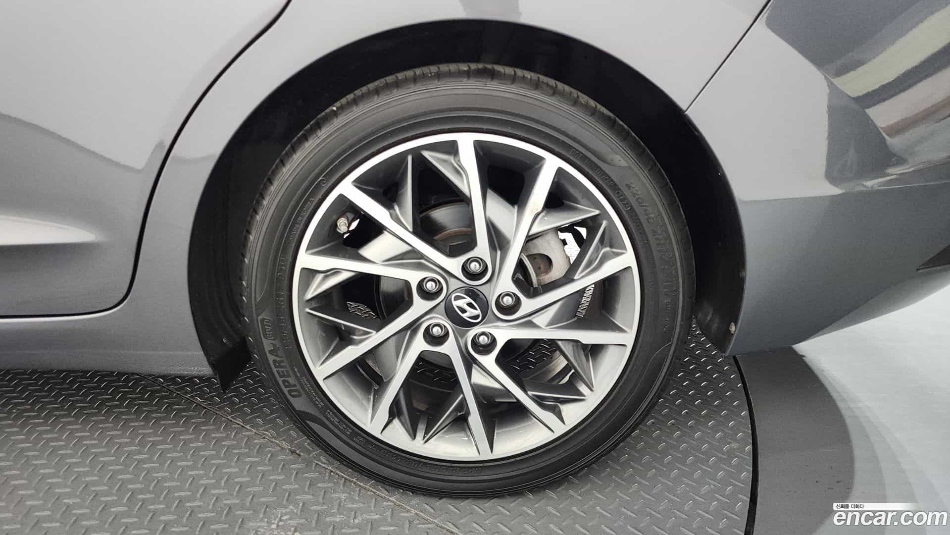 AVANTE Hyundai 2018.9-OUTER-031