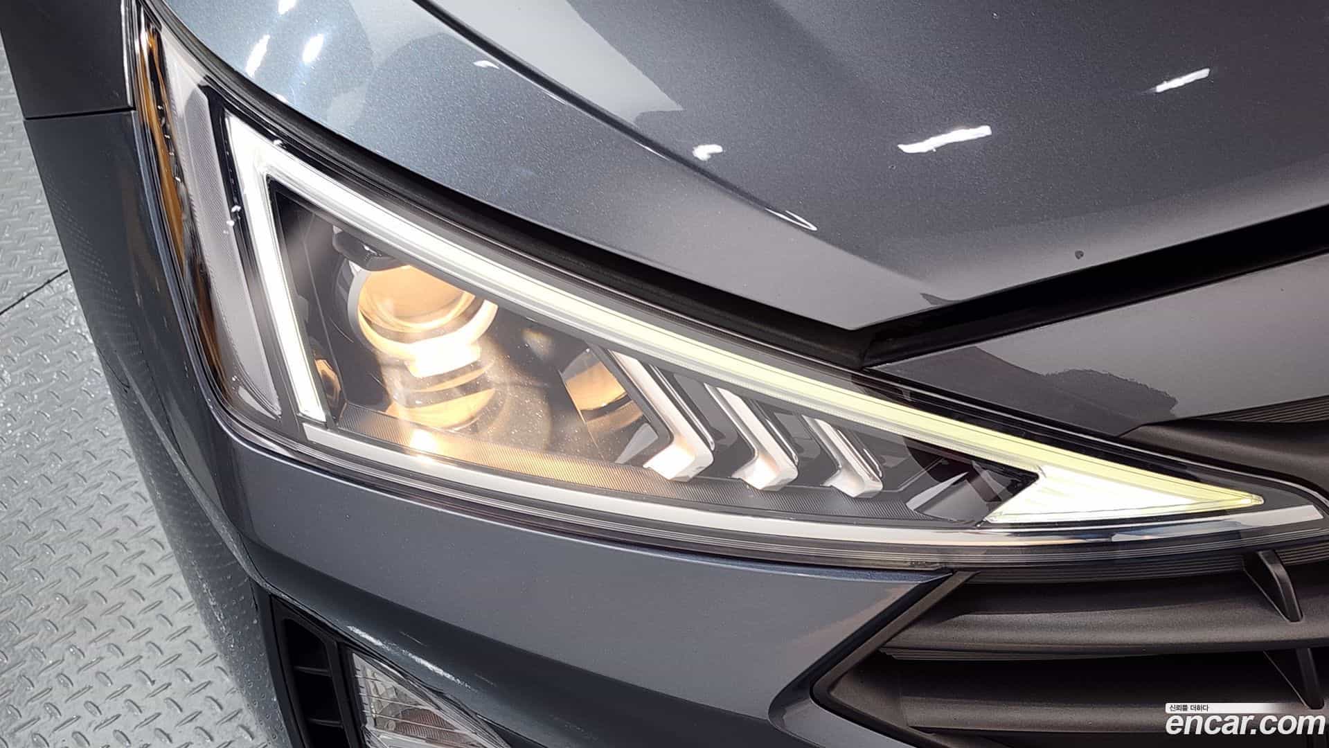 AVANTE Hyundai 2018.9-OUTER-032