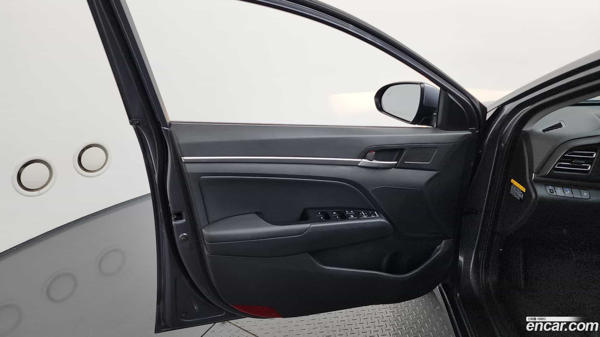 AVANTE Hyundai 2018.9-INNER-034