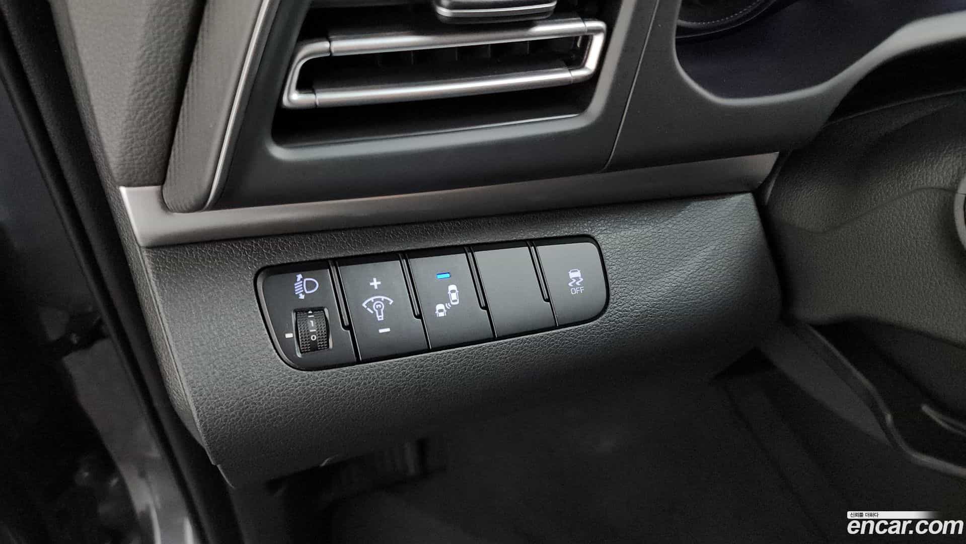 AVANTE Hyundai 2018.9-OPTION-041