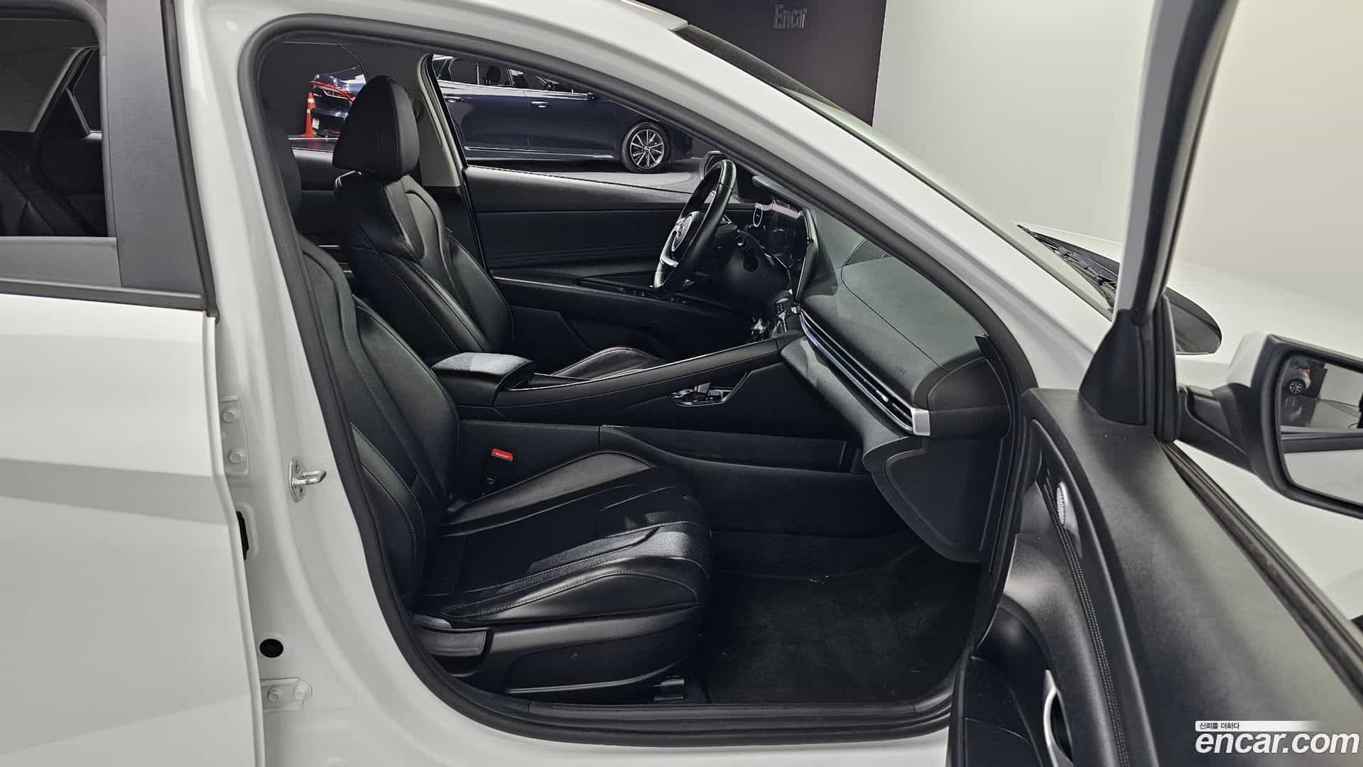 AVANTE Hyundai 2022.0-INNER-036
