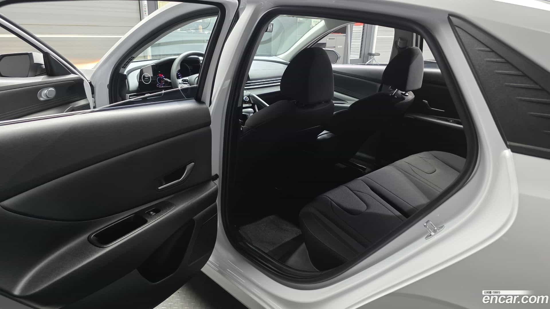 AVANTE Hyundai 2021.6-OPTION-015