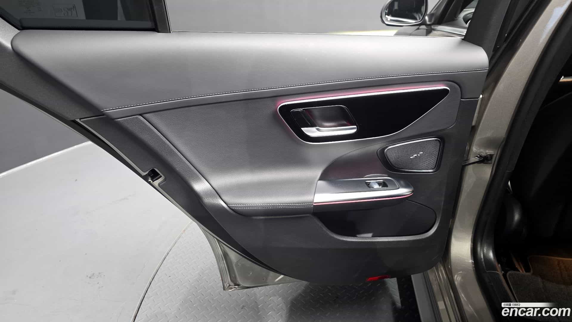 C-Class Mercedes-Benz 2022.5-INNER-035