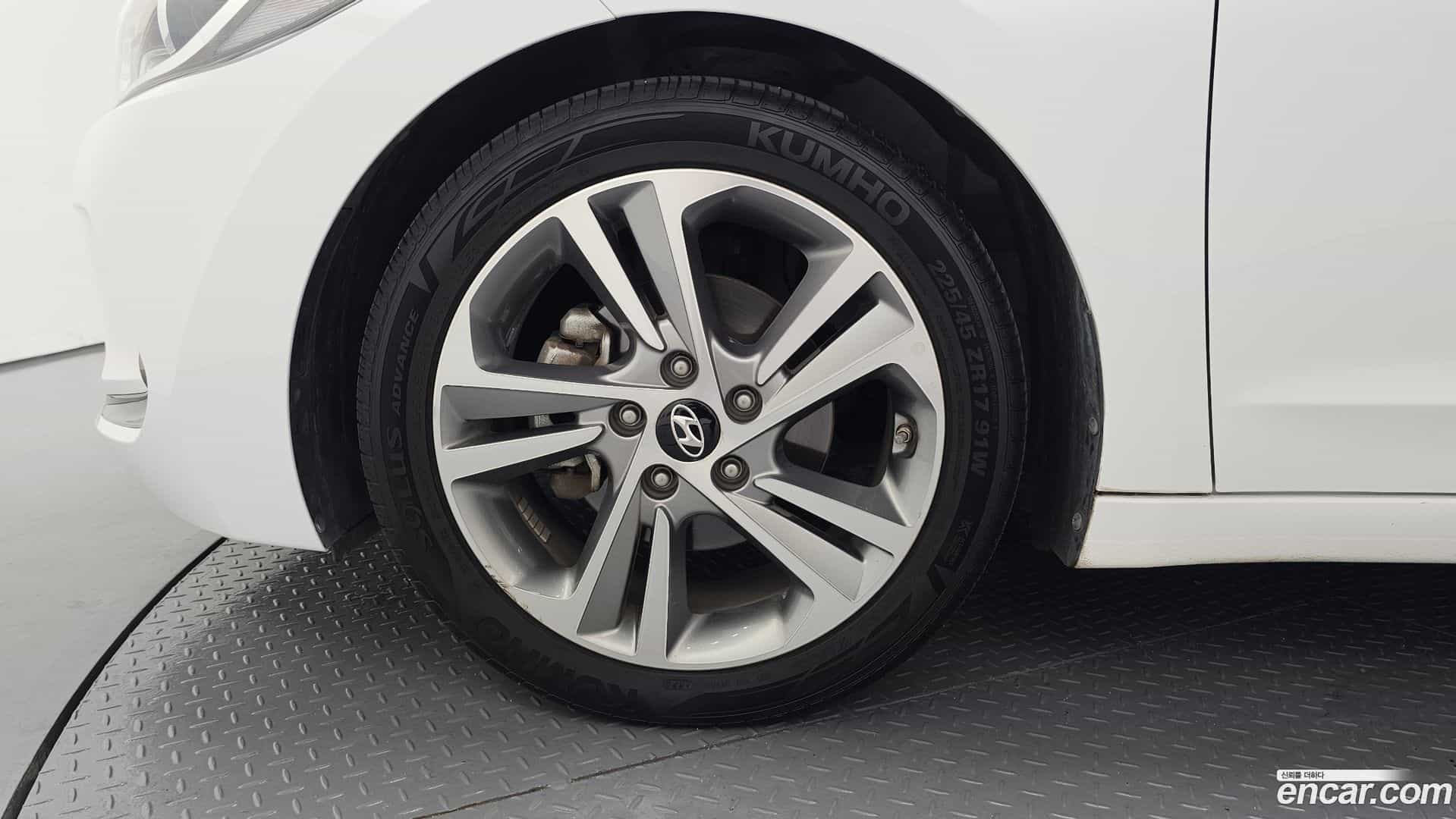 AVANTE Hyundai 2018.6-OUTER-005
