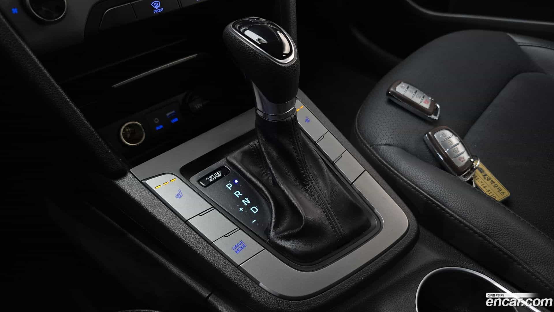 AVANTE Hyundai 2018.6-INNER-009