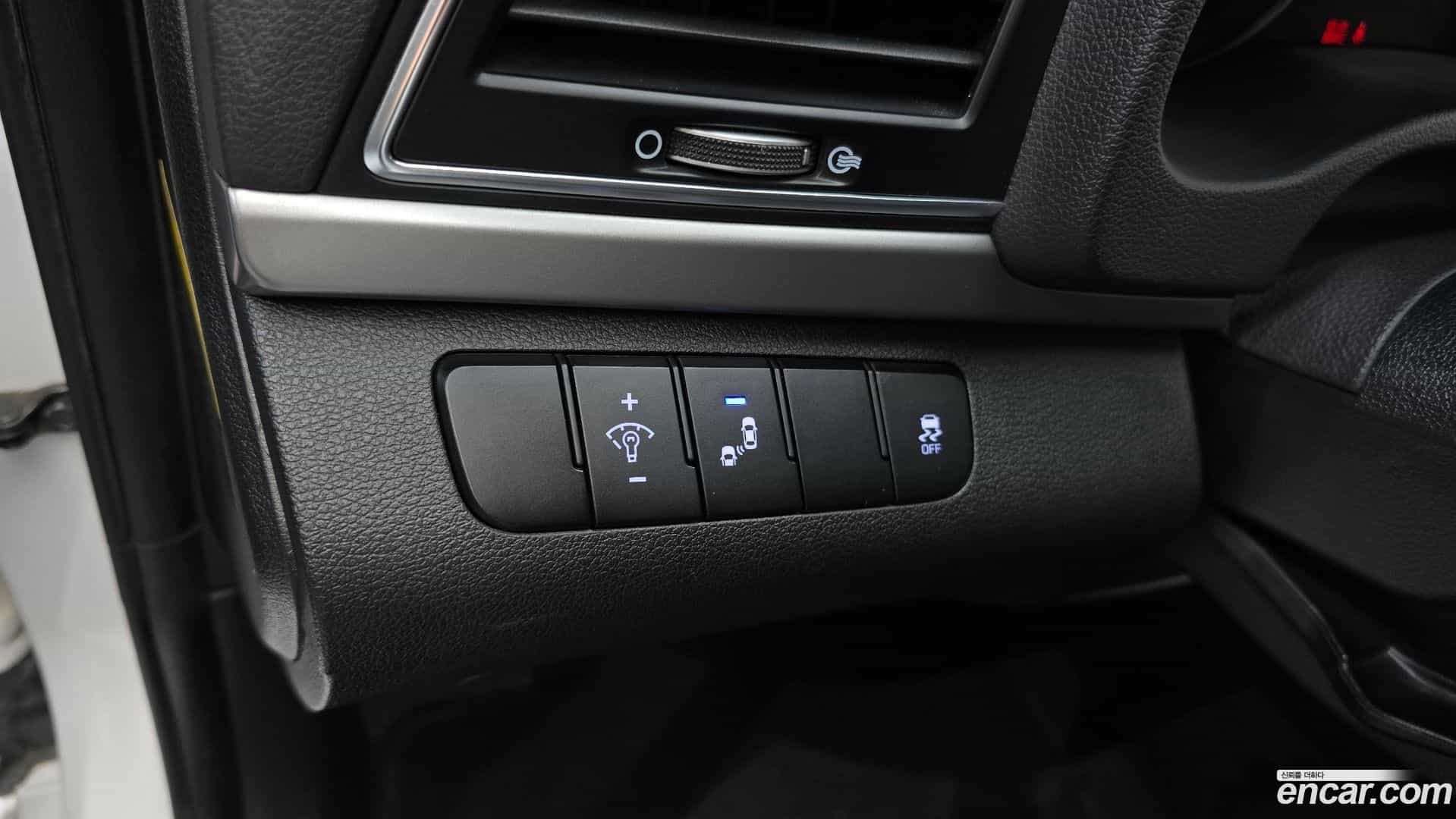 AVANTE Hyundai 2018.6-OPTION-024