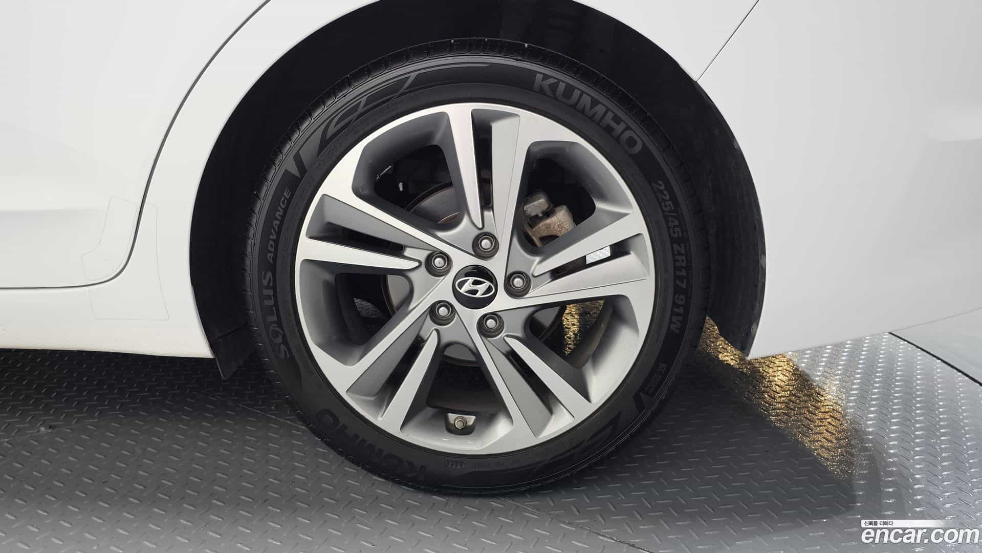 AVANTE Hyundai 2018.6-OUTER-031