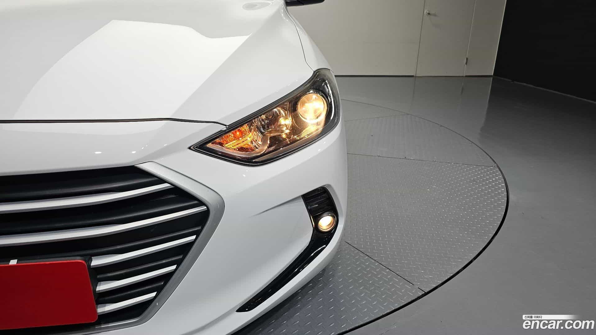AVANTE Hyundai 2018.6-OUTER-032