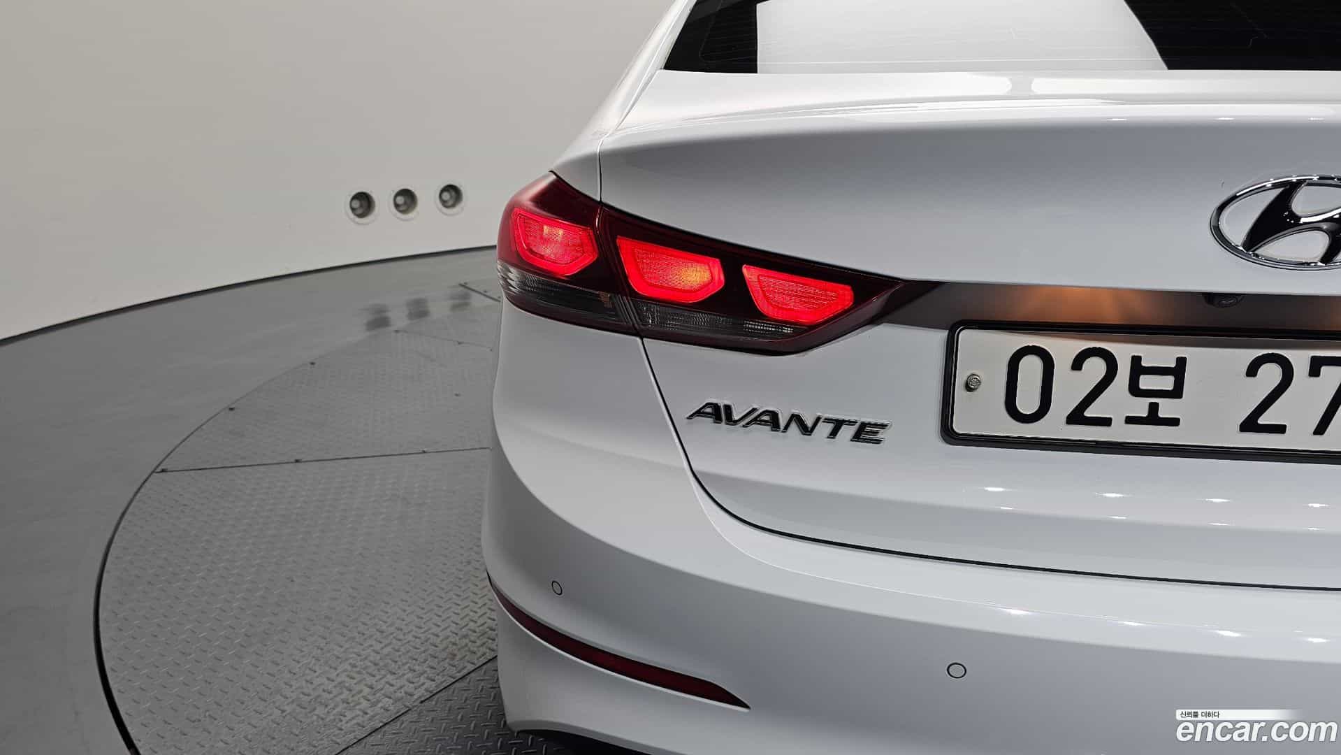AVANTE Hyundai 2018.6-OUTER-033