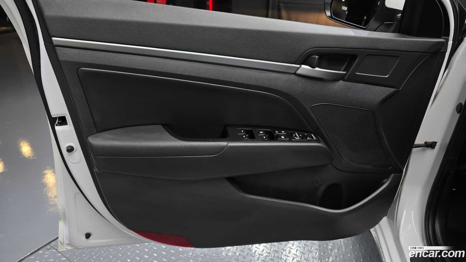 AVANTE Hyundai 2018.6-INNER-034
