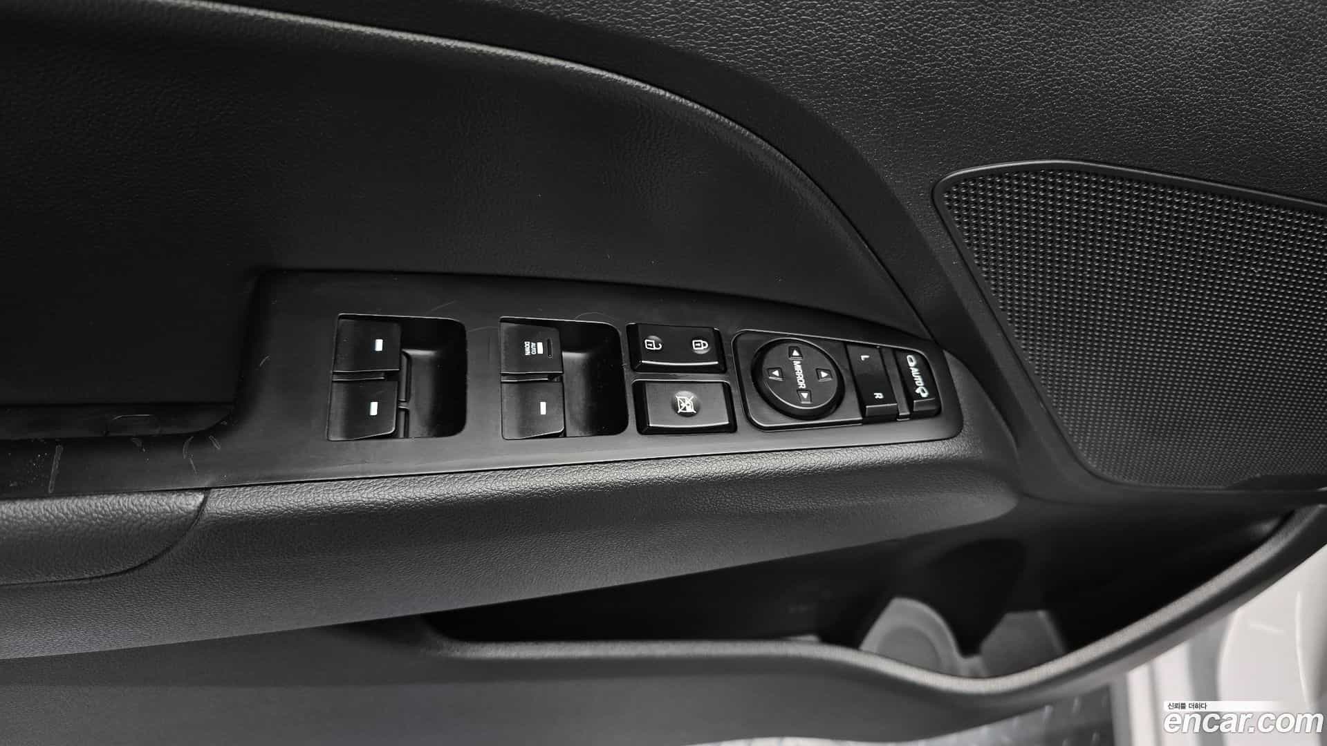 AVANTE Hyundai 2018.6-OPTION-040