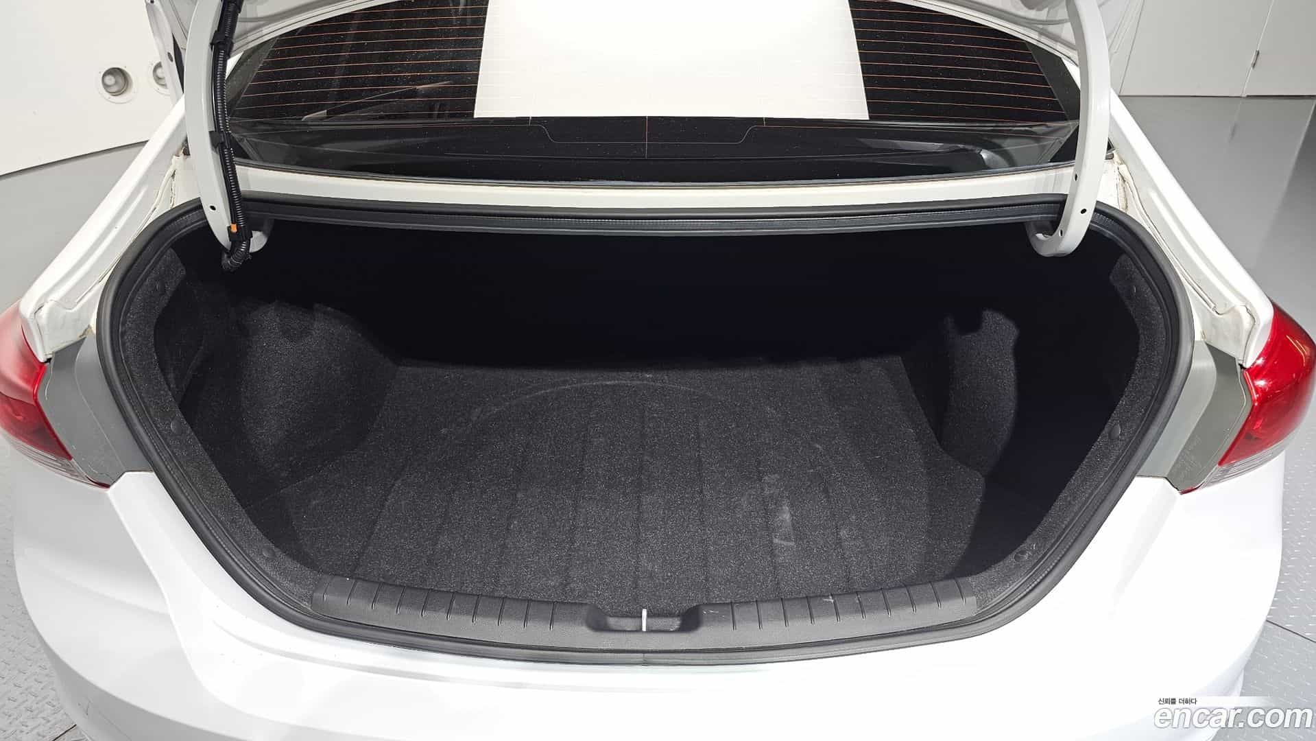 AVANTE Hyundai 2018.6-OPTION-044
