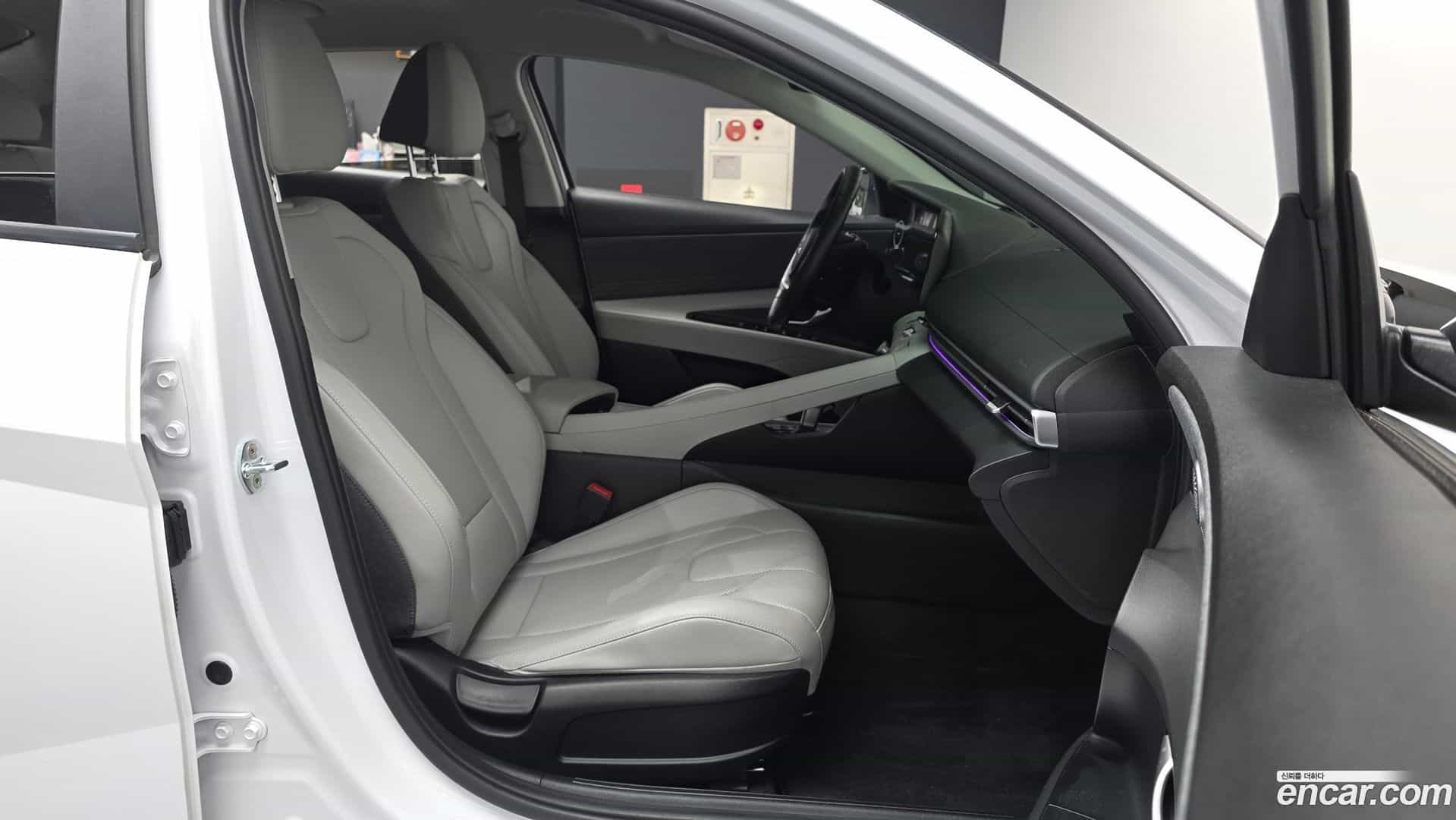 AVANTE Hyundai 2021.4-OPTION-015