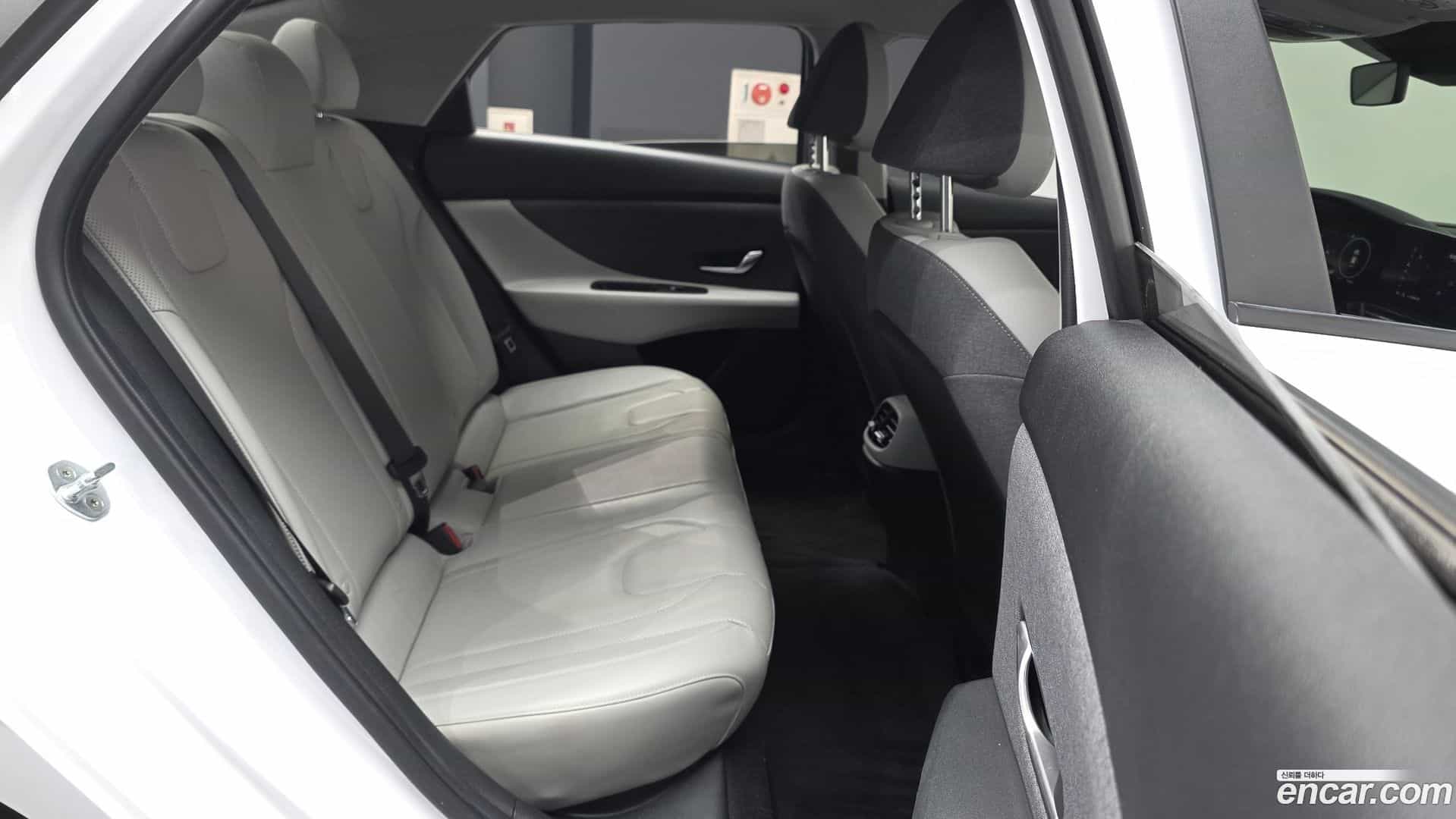 AVANTE Hyundai 2021.4-OPTION-016