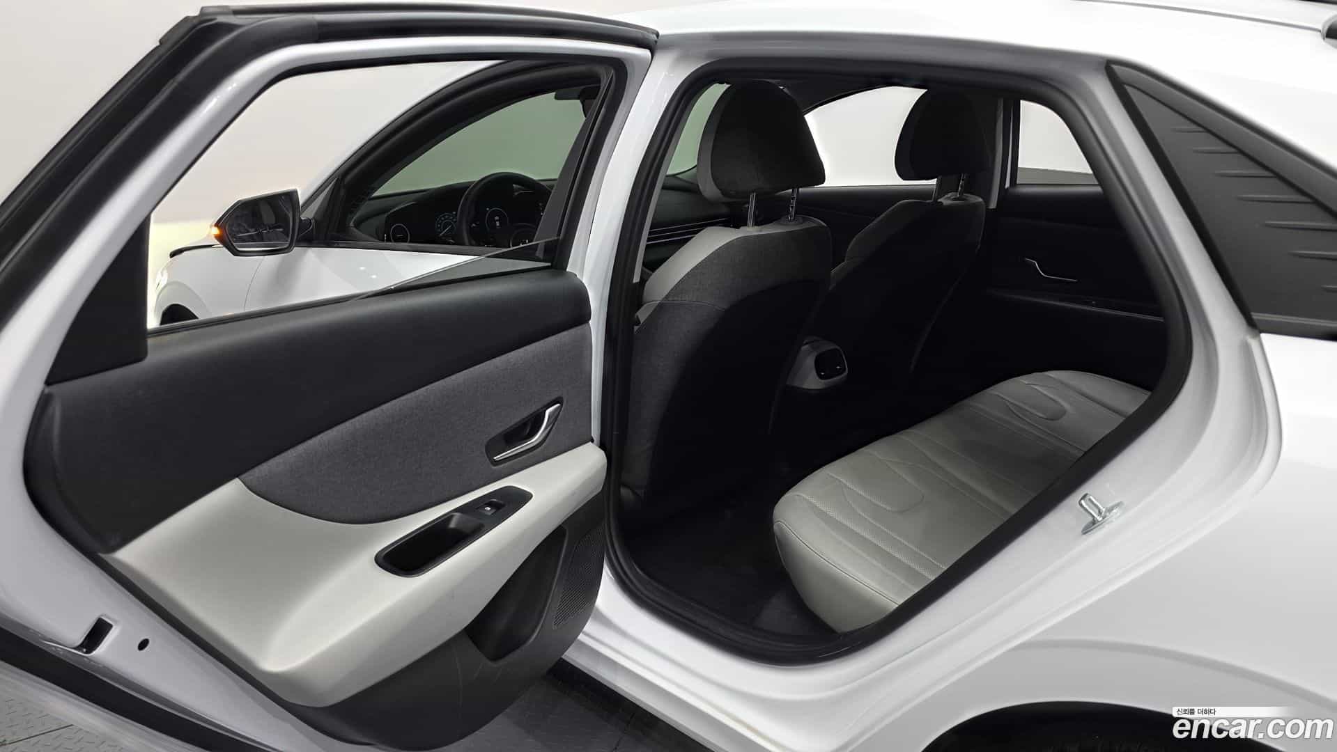 AVANTE Hyundai 2021.4-INNER-036
