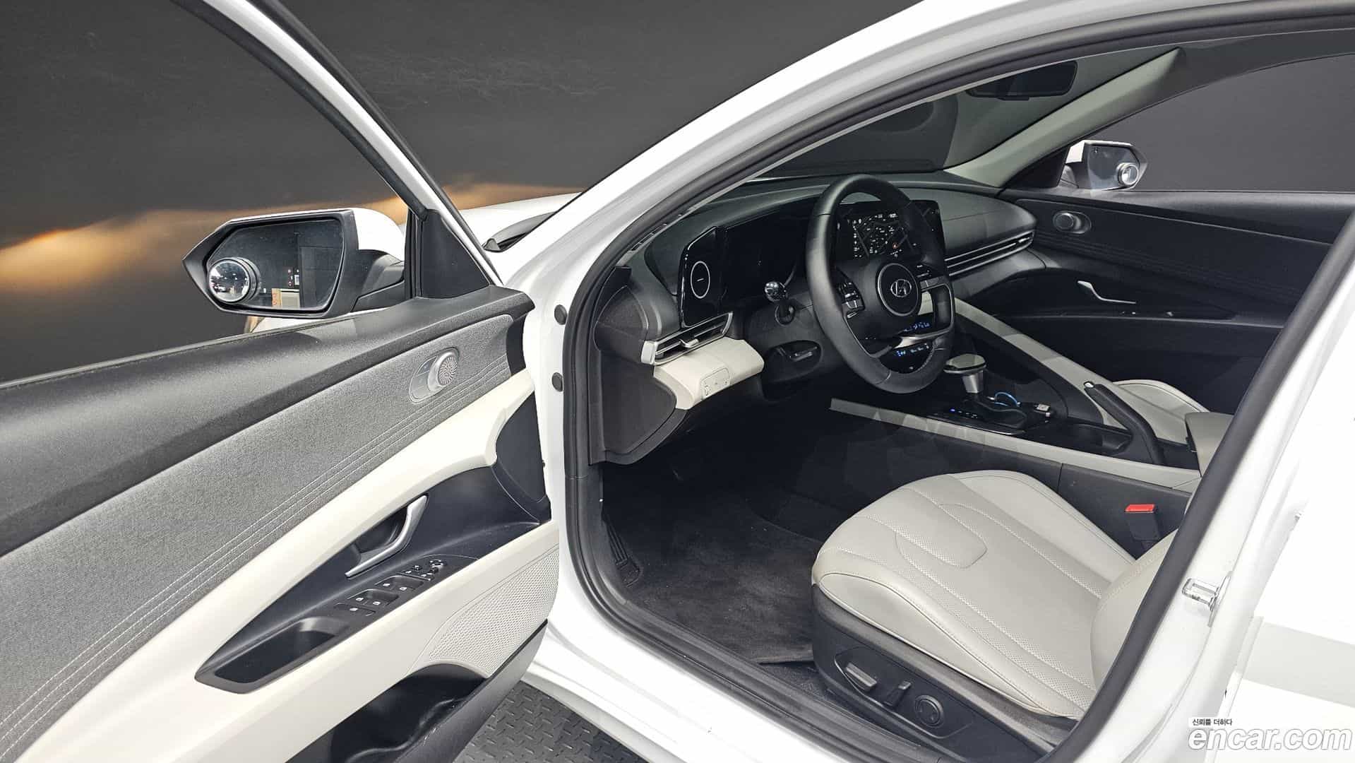 AVANTE Hyundai 2022.4-INNER-010