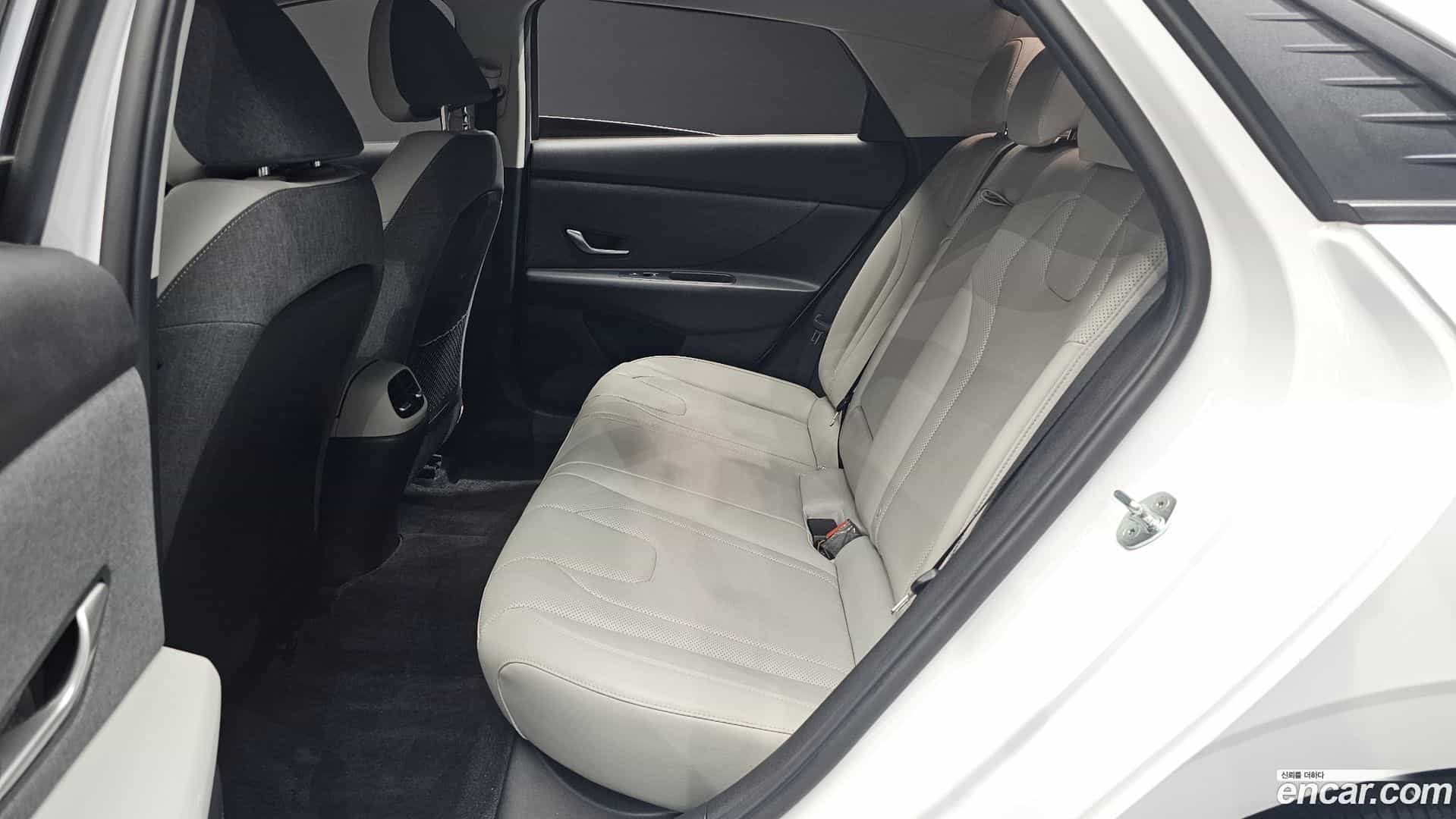 AVANTE Hyundai 2022.4-OPTION-016
