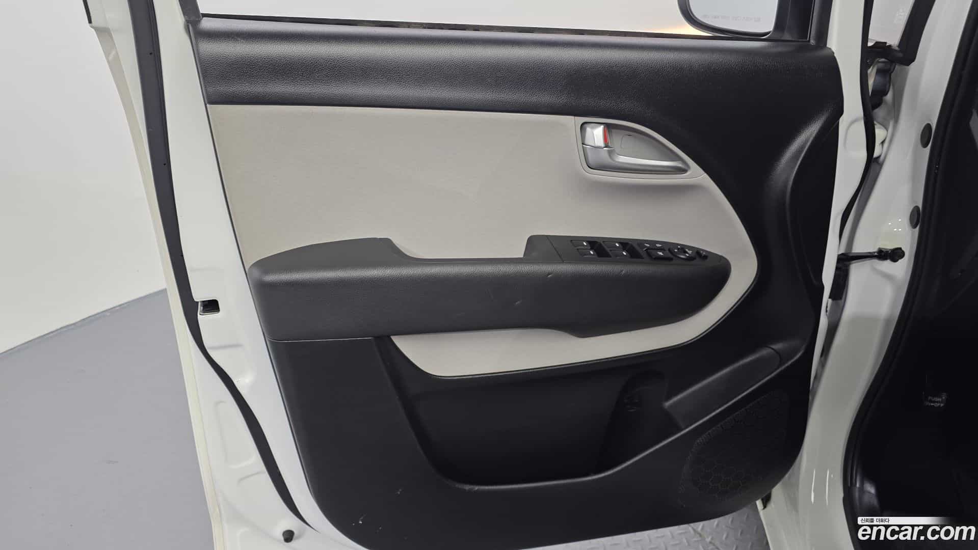RAY Kia 2023.4-INNER-034