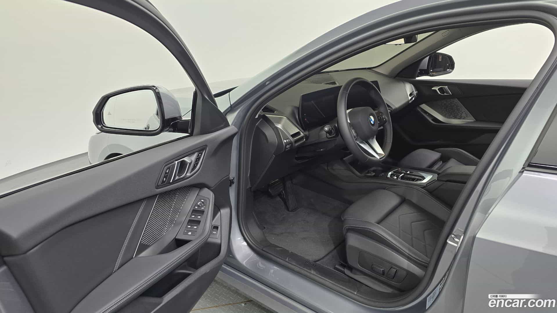 1-Series BMW 2025.7-INNER-010