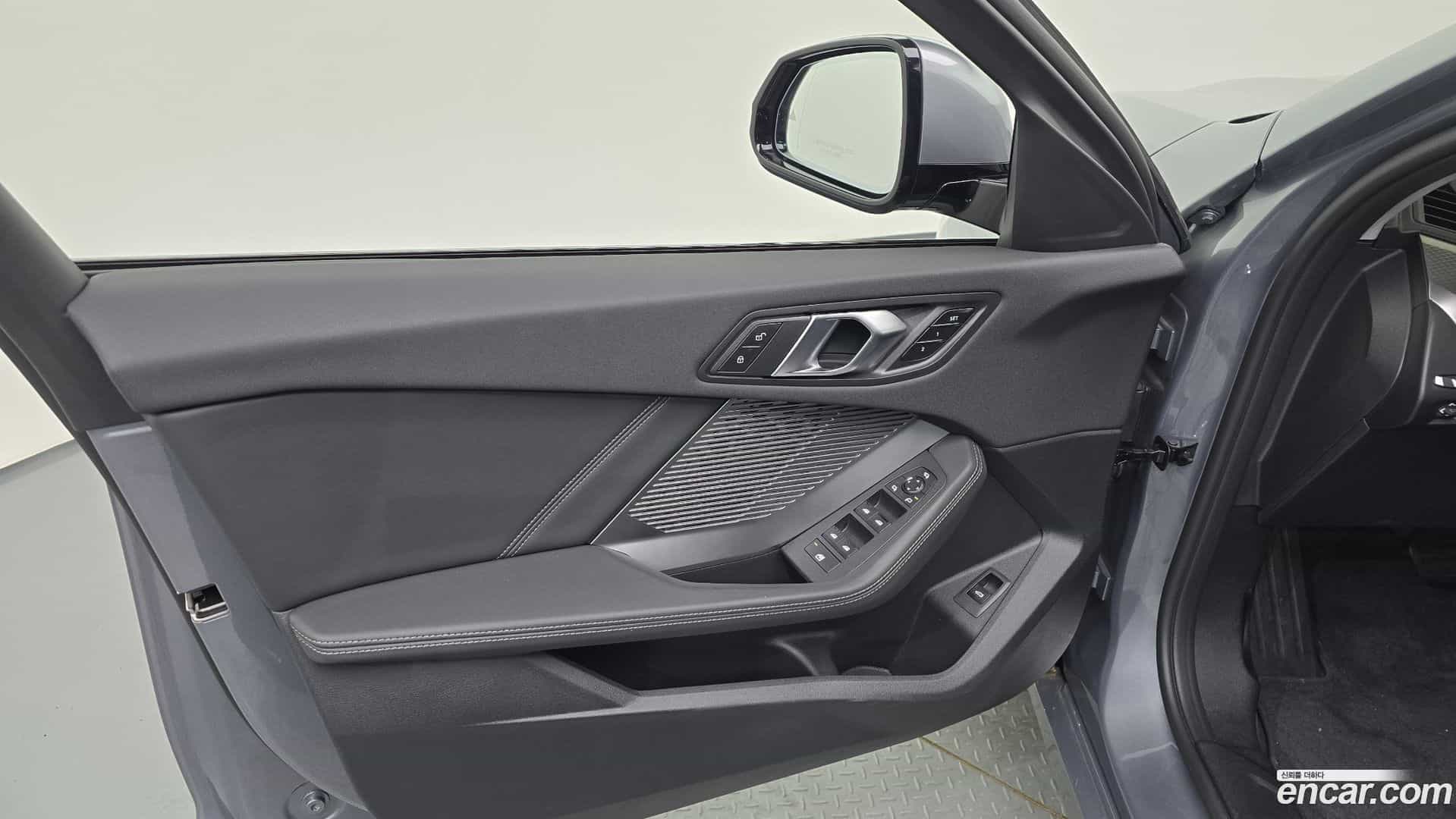 1-Series BMW 2025.7-INNER-034