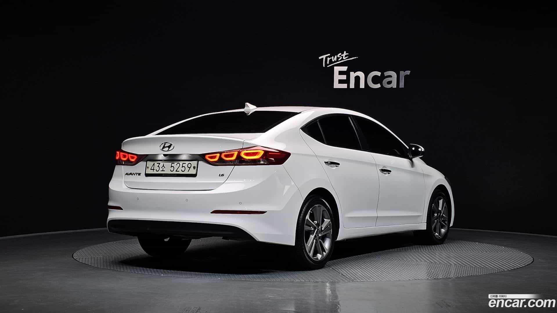 AVANTE Hyundai 2017.7-OUTER-002