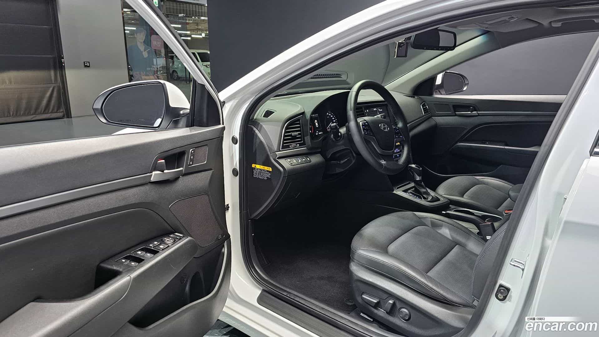 AVANTE Hyundai 2017.7-INNER-010