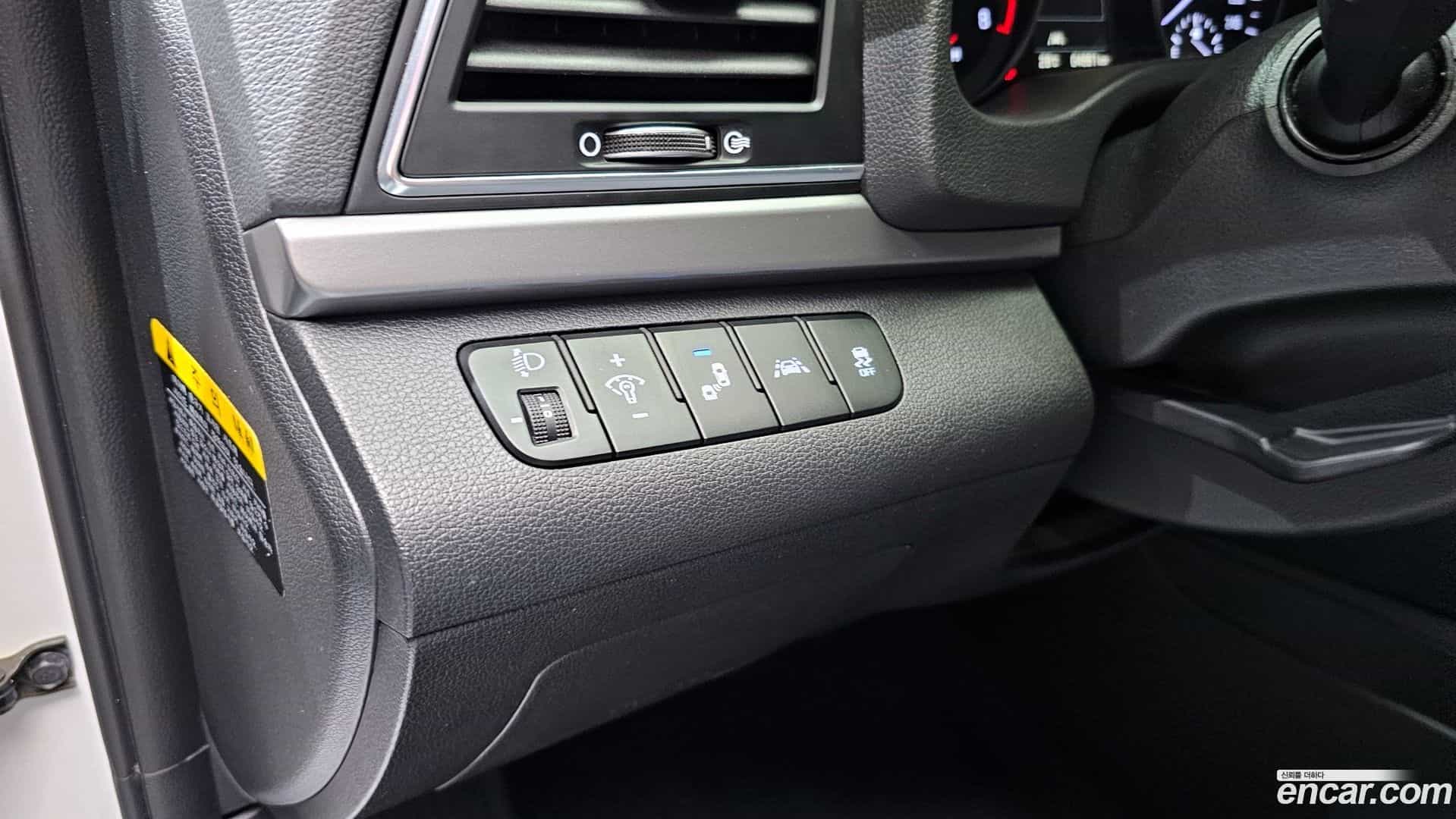 AVANTE Hyundai 2017.7-OPTION-020