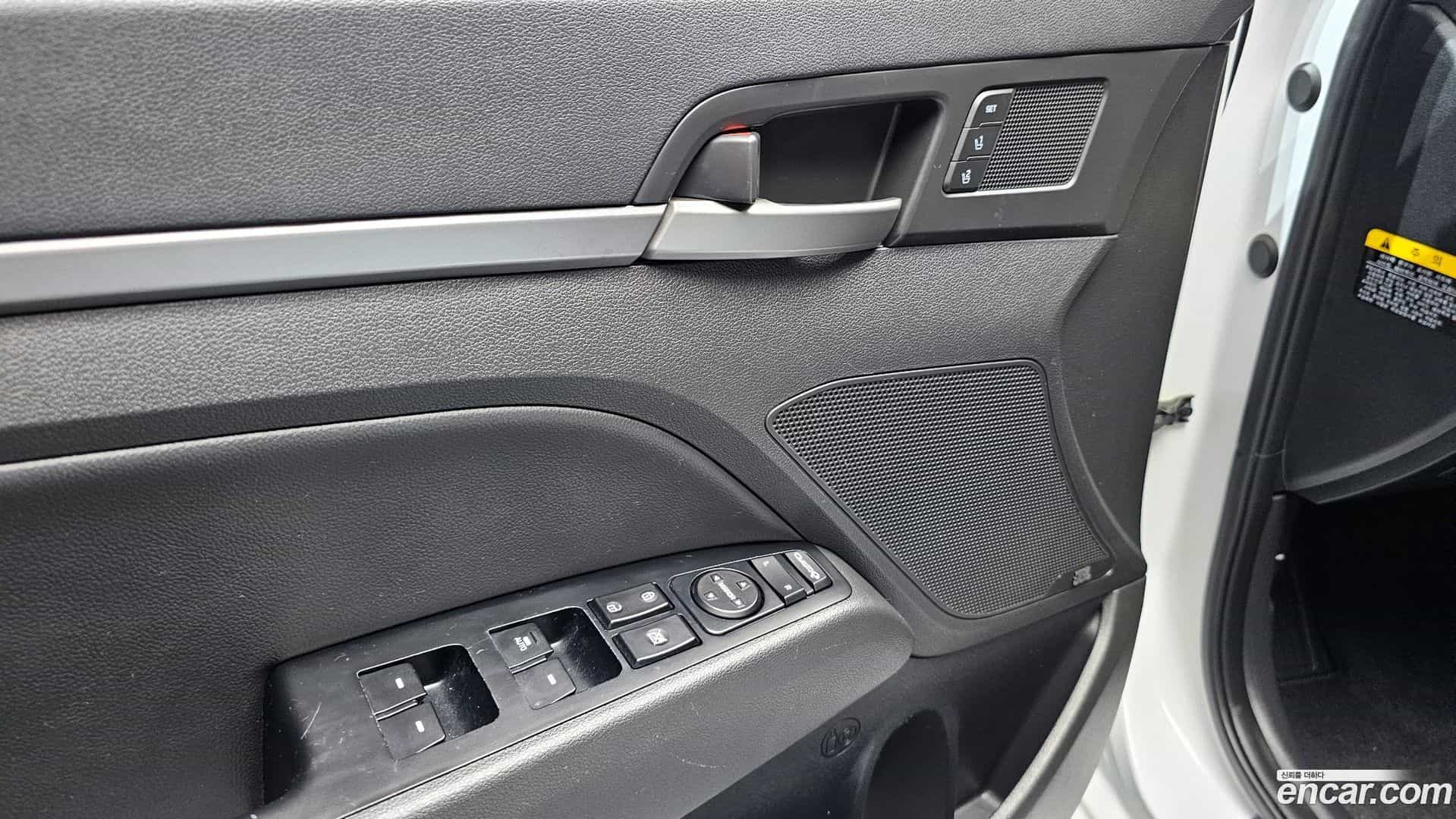 AVANTE Hyundai 2017.7-OPTION-021