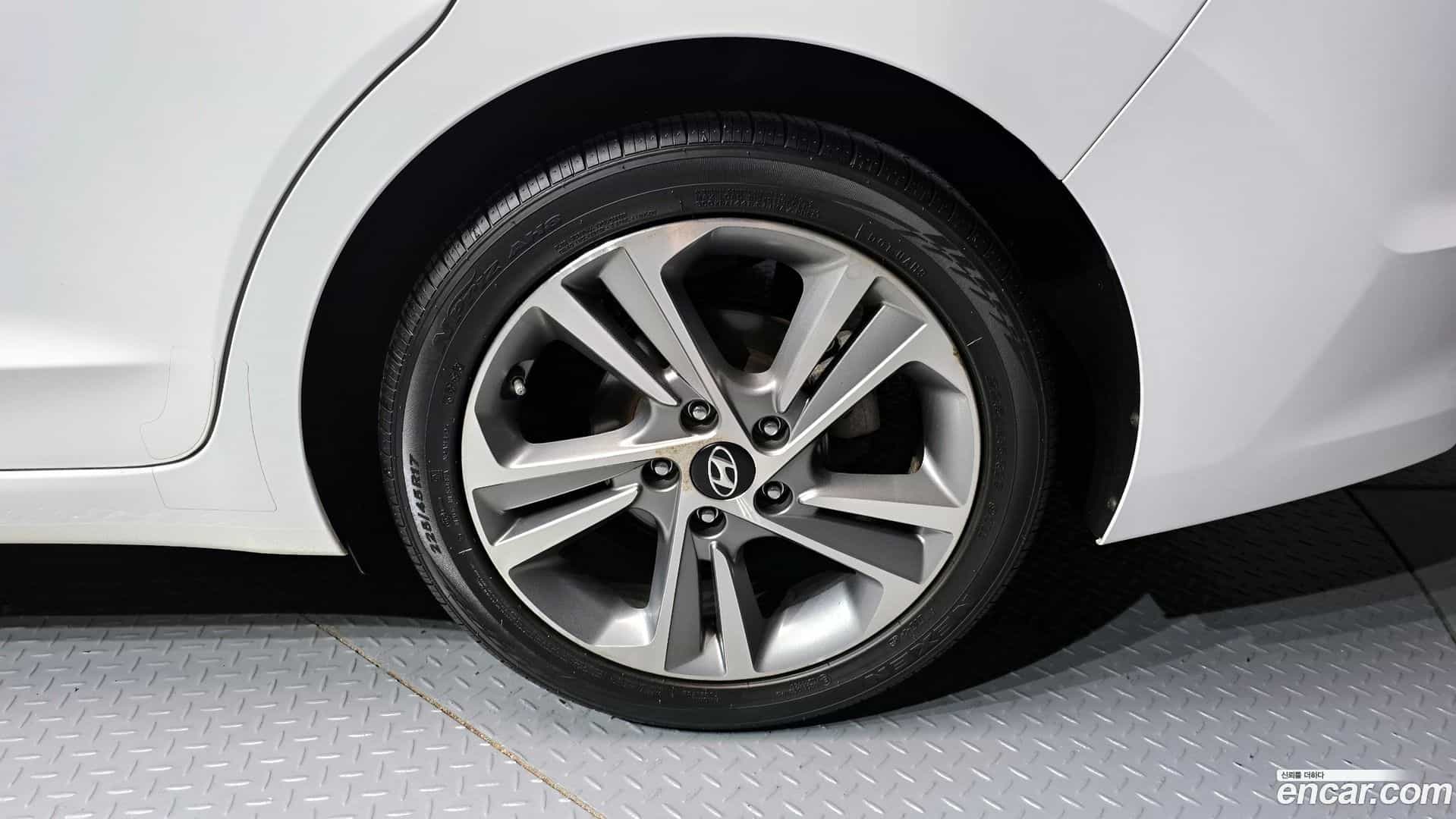 AVANTE Hyundai 2017.7-OUTER-031