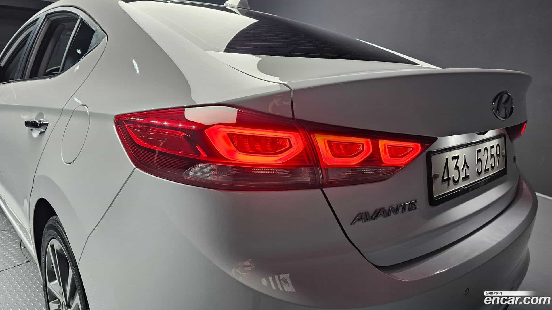 AVANTE Hyundai 2017.7-OUTER-033