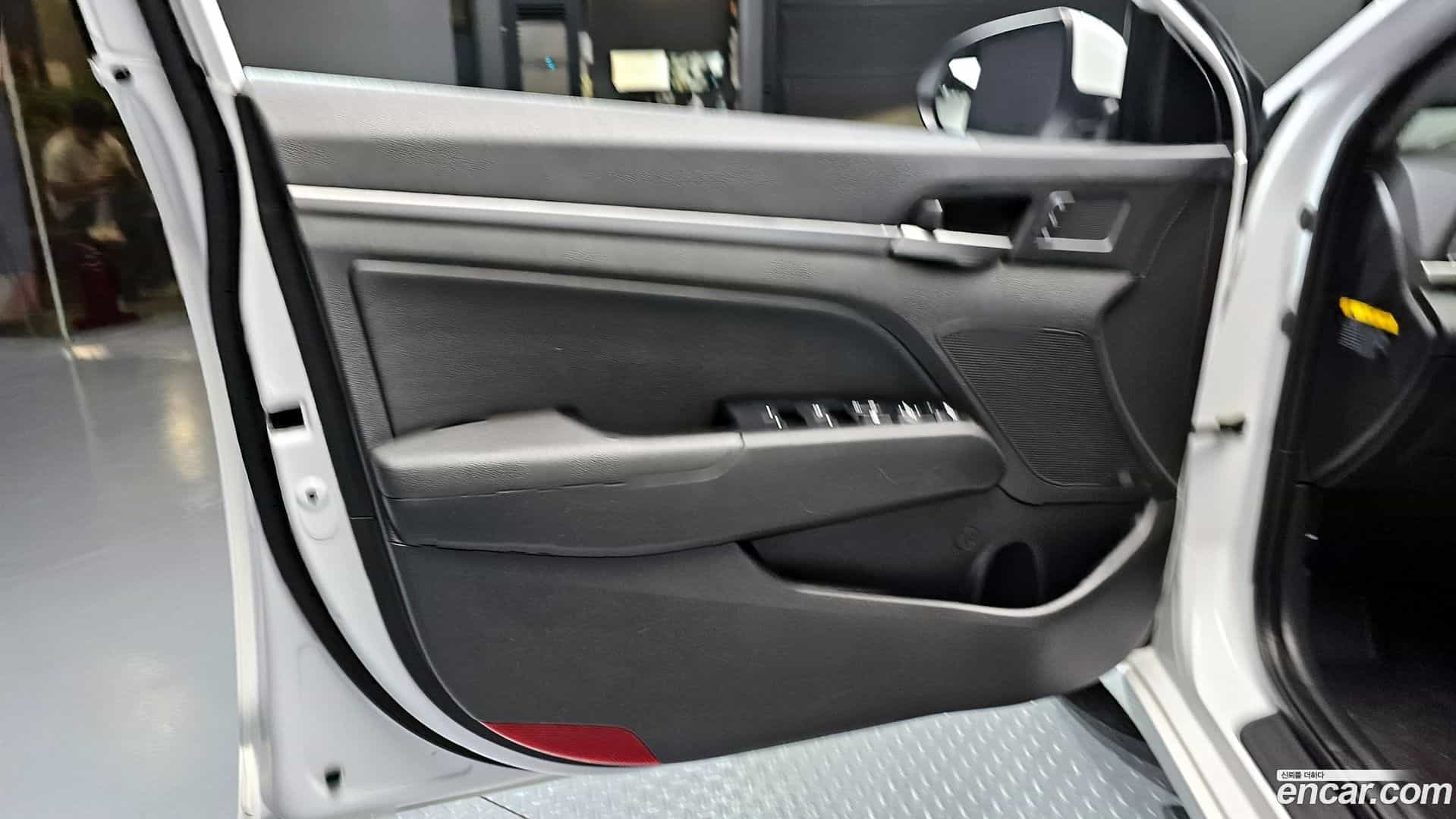 AVANTE Hyundai 2017.7-INNER-034