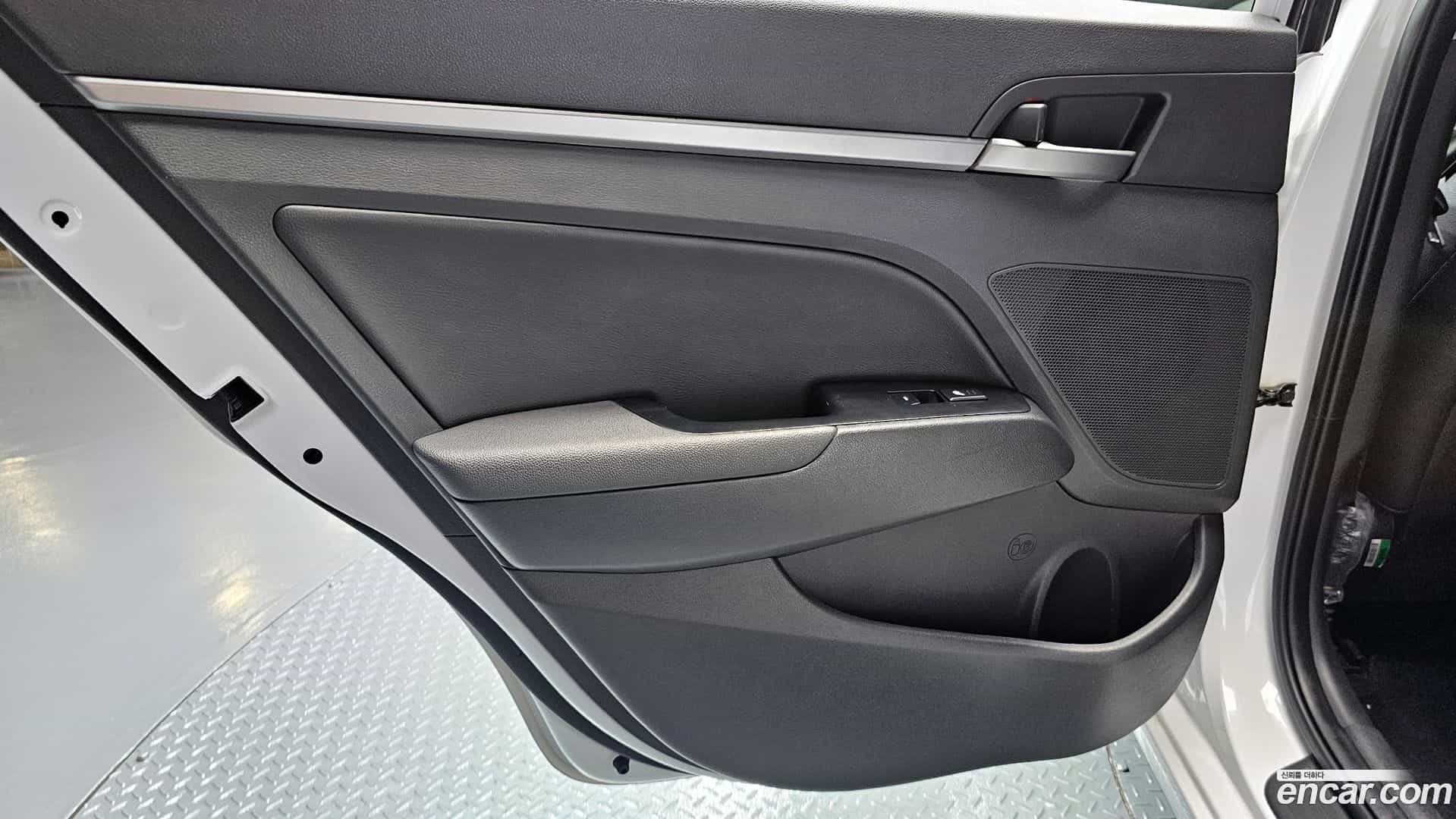 AVANTE Hyundai 2017.7-INNER-035