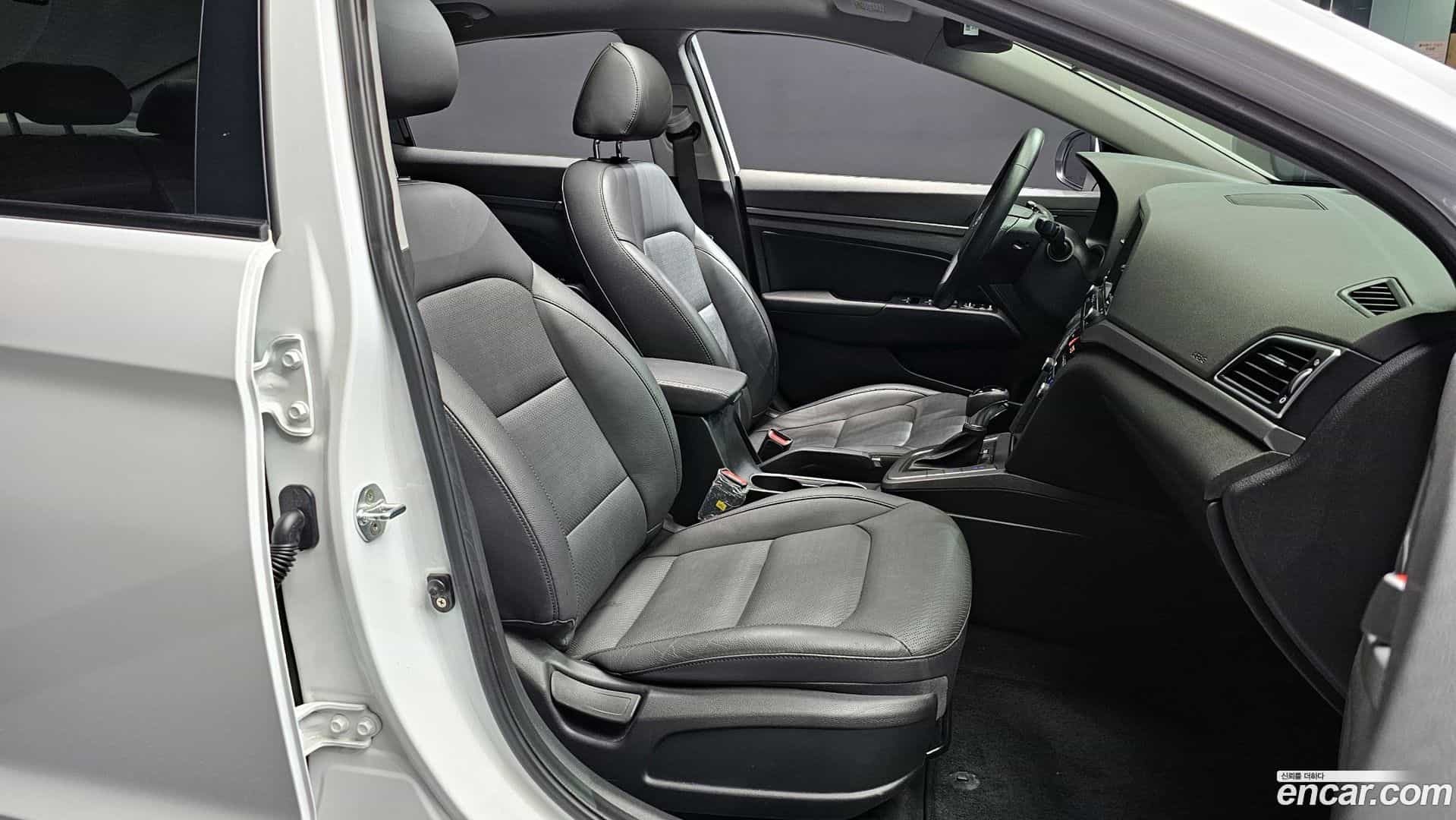 AVANTE Hyundai 2017.7-INNER-036