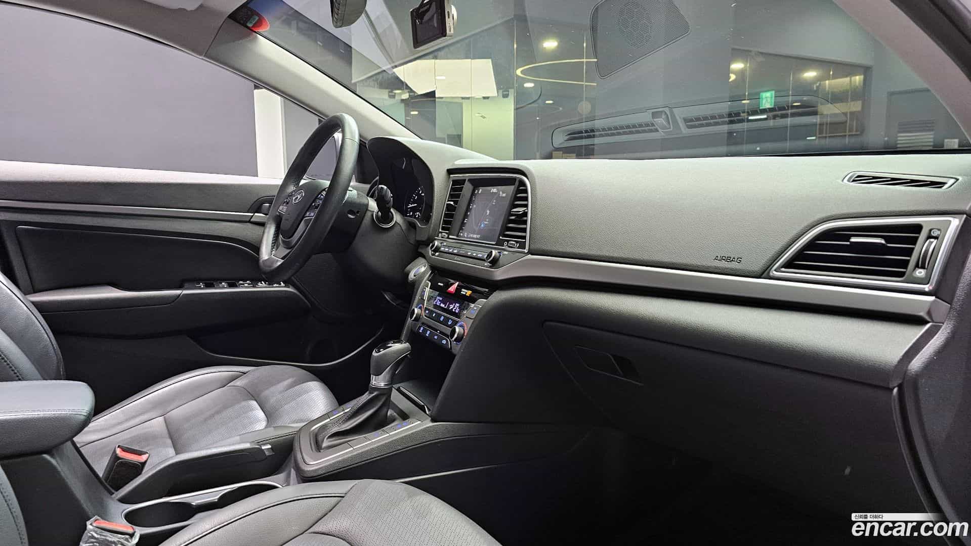 AVANTE Hyundai 2017.7-OPTION-040