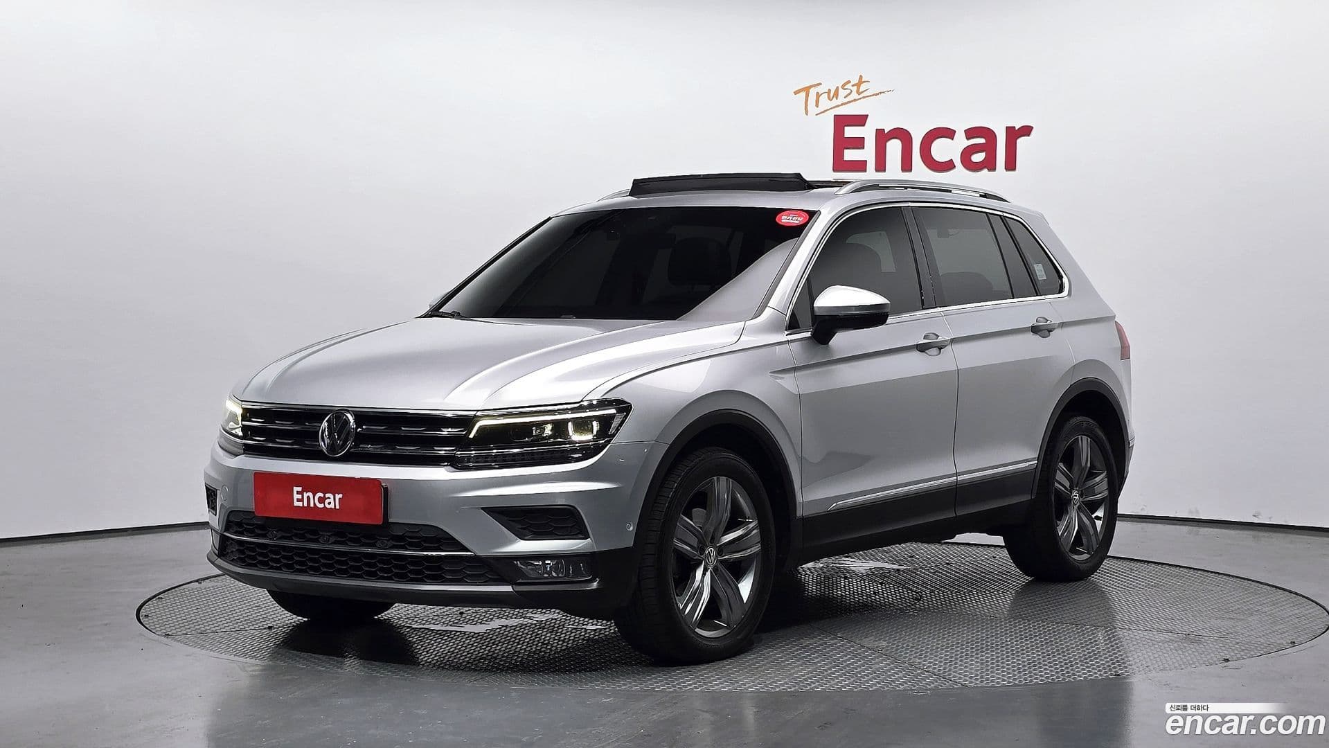 Main__Slider__Photo:Tiguan Volkswagen 2018.6-0