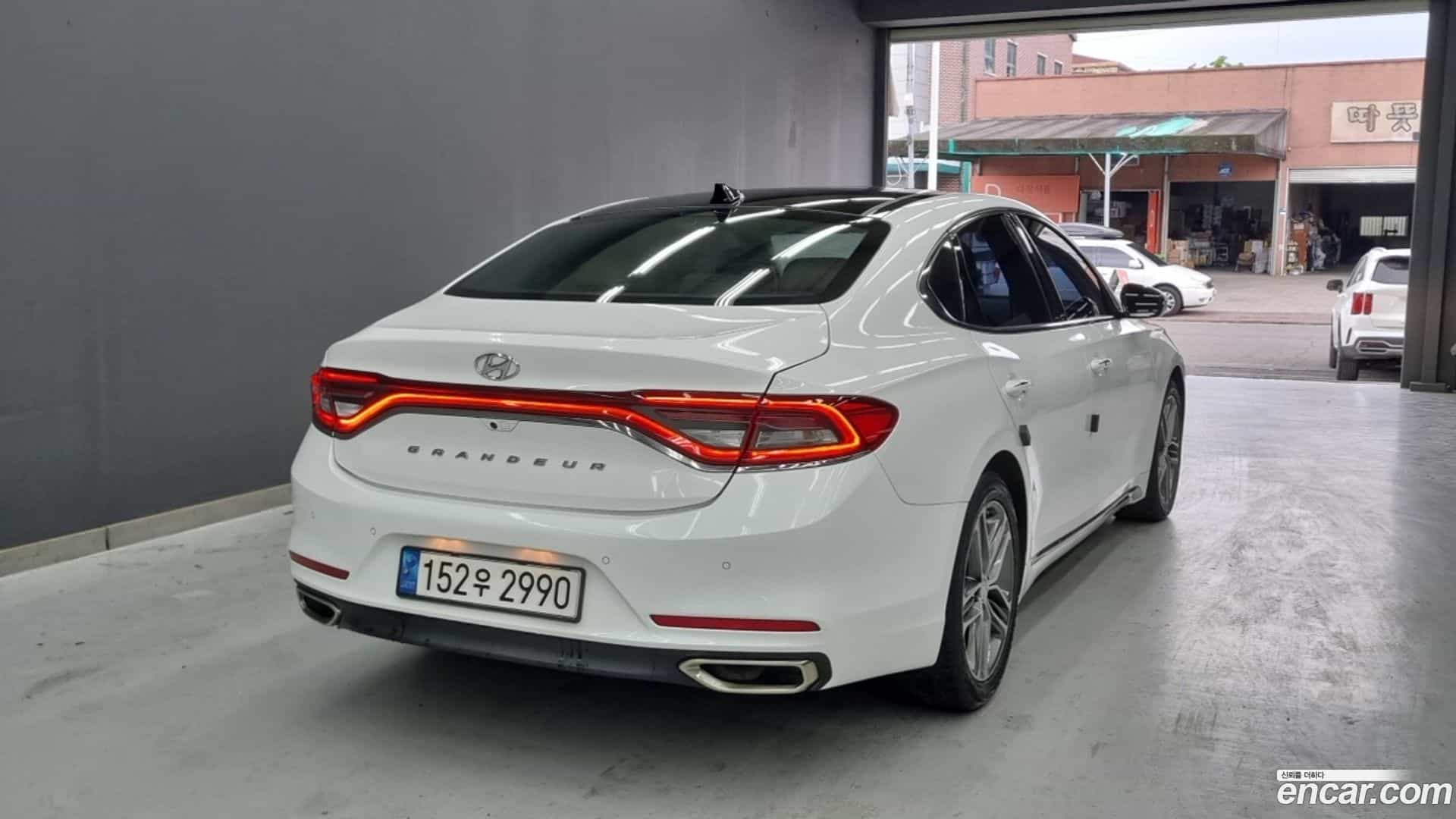 Grandeur Hyundai 2017.1-OUTER-002