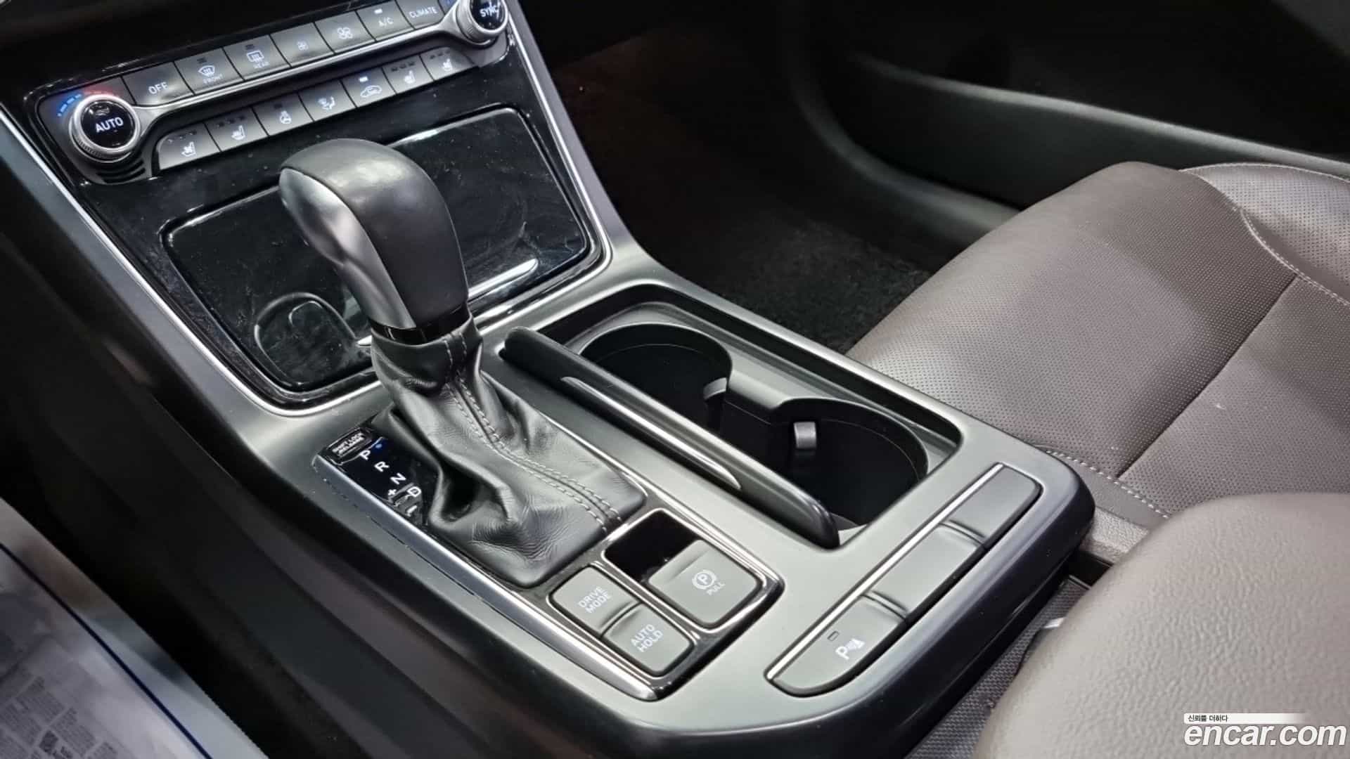 Grandeur Hyundai 2017.1-OPTION-016