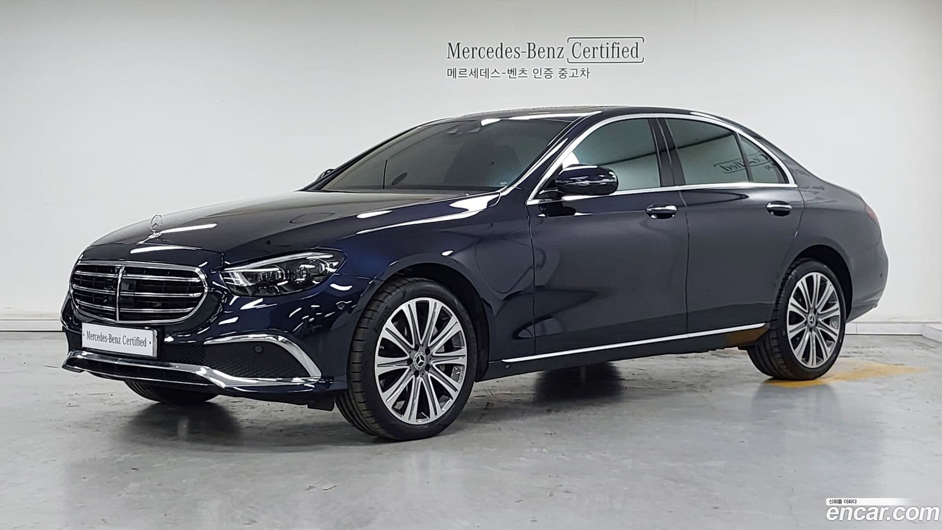 Main__Slider__Photo:E-Class Mercedes-Benz 2022.10-0