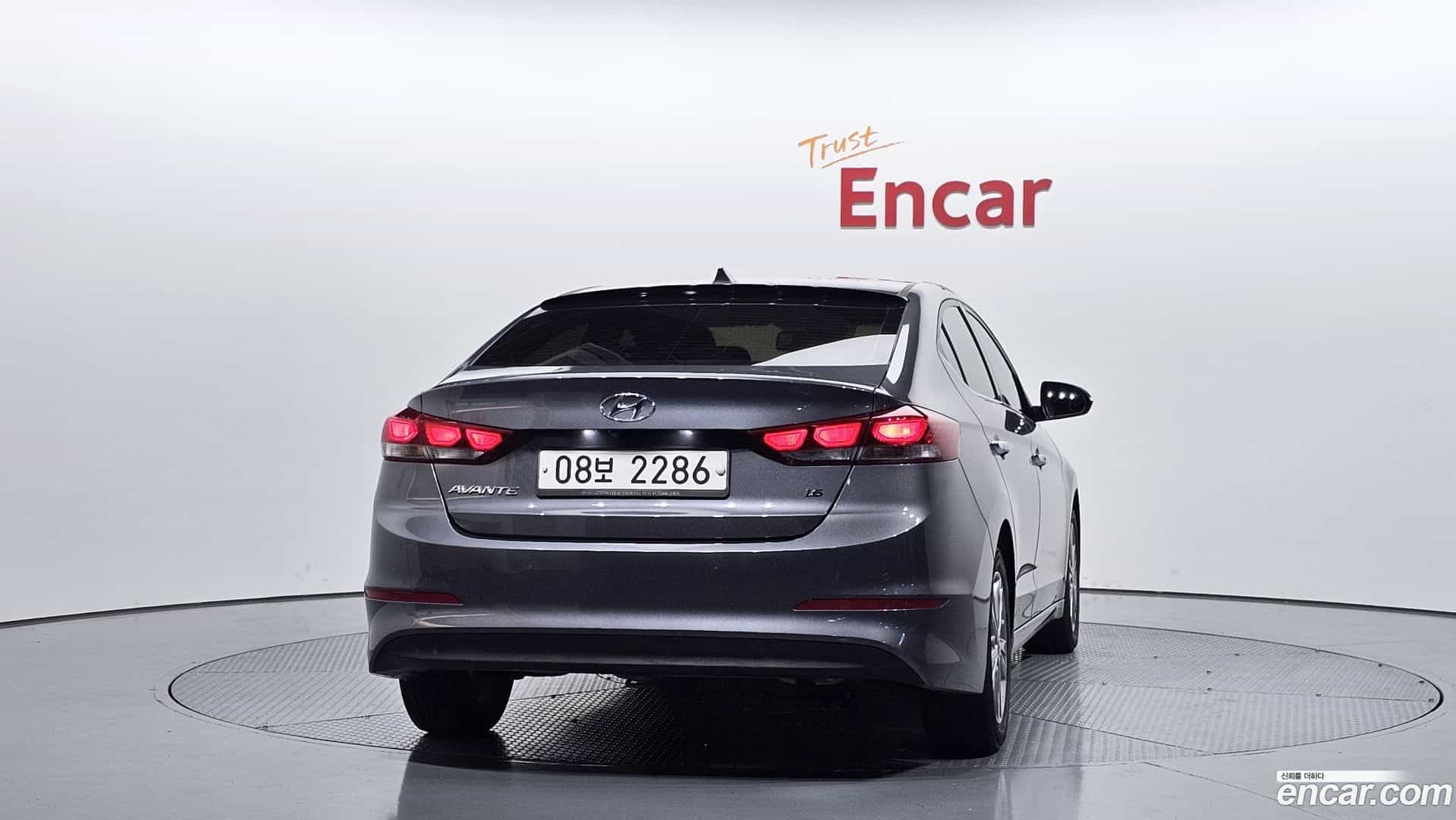 AVANTE Hyundai 2018.0-OUTER-004