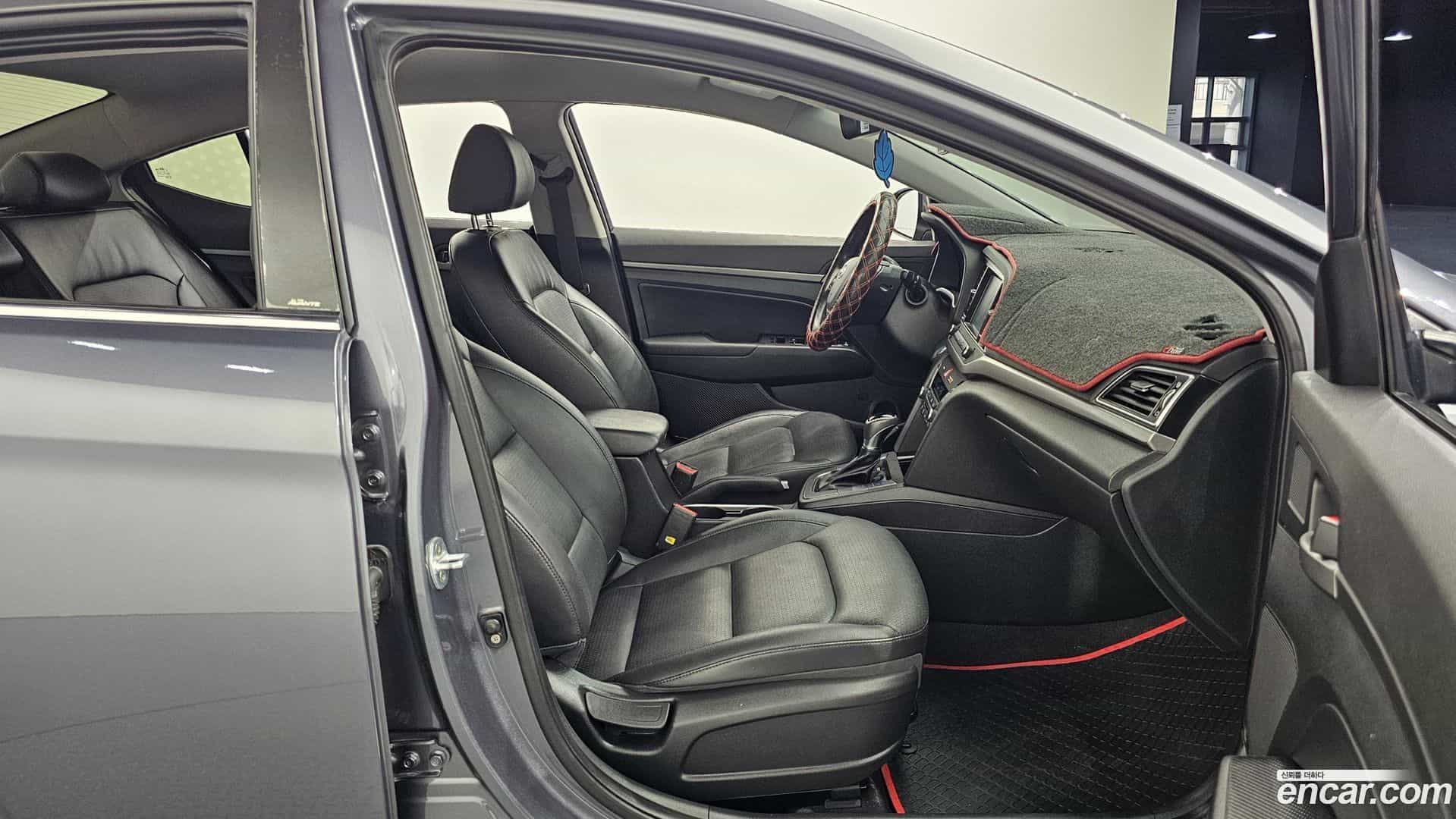 AVANTE Hyundai 2018.0-OPTION-015