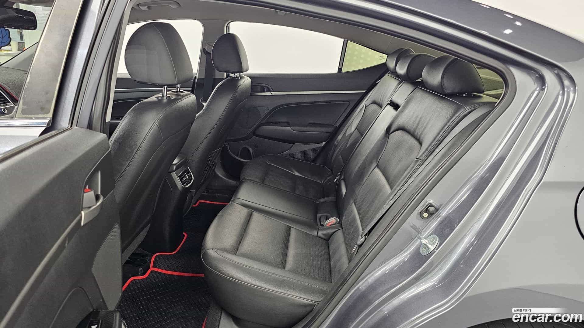 AVANTE Hyundai 2018.0-OPTION-016