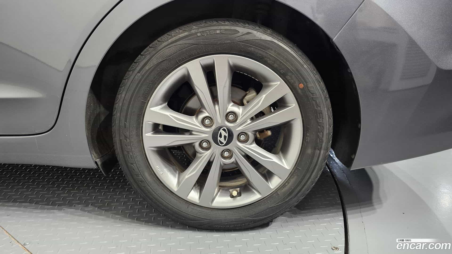 AVANTE Hyundai 2018.0-OUTER-031