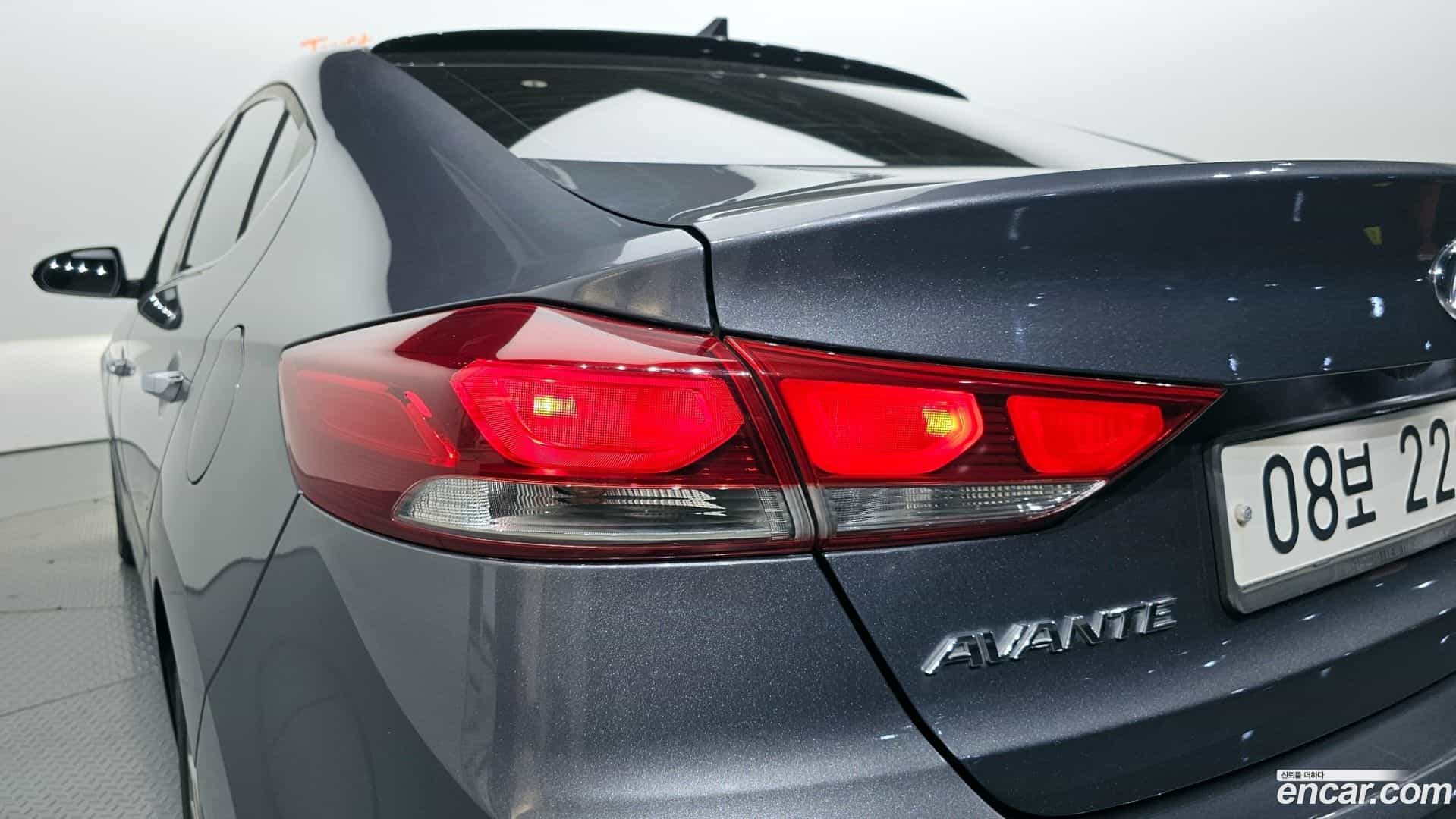 AVANTE Hyundai 2018.0-OUTER-033
