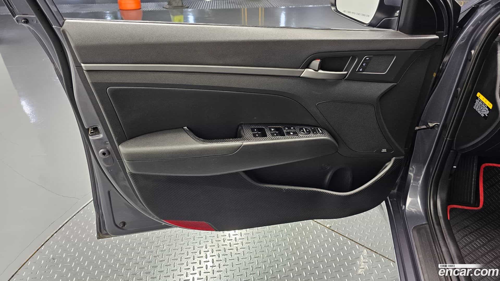 AVANTE Hyundai 2018.0-INNER-034