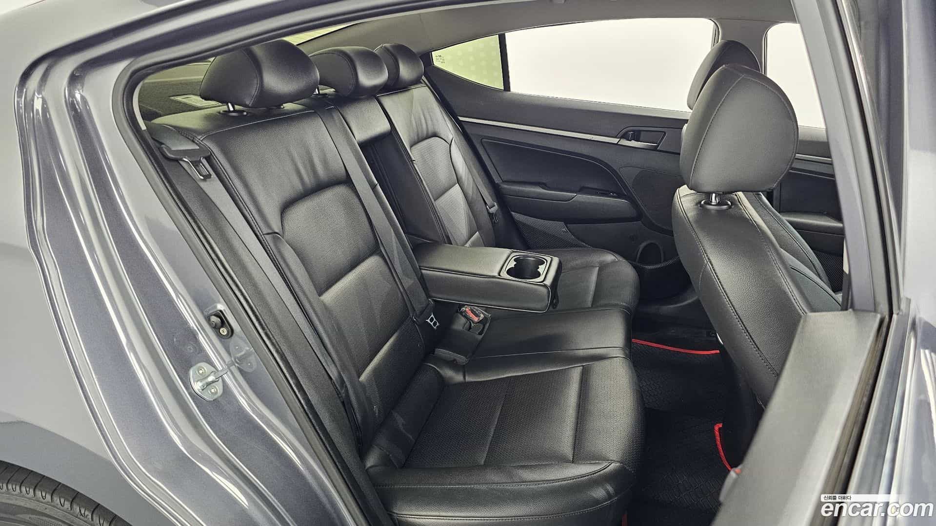 AVANTE Hyundai 2018.0-INNER-036